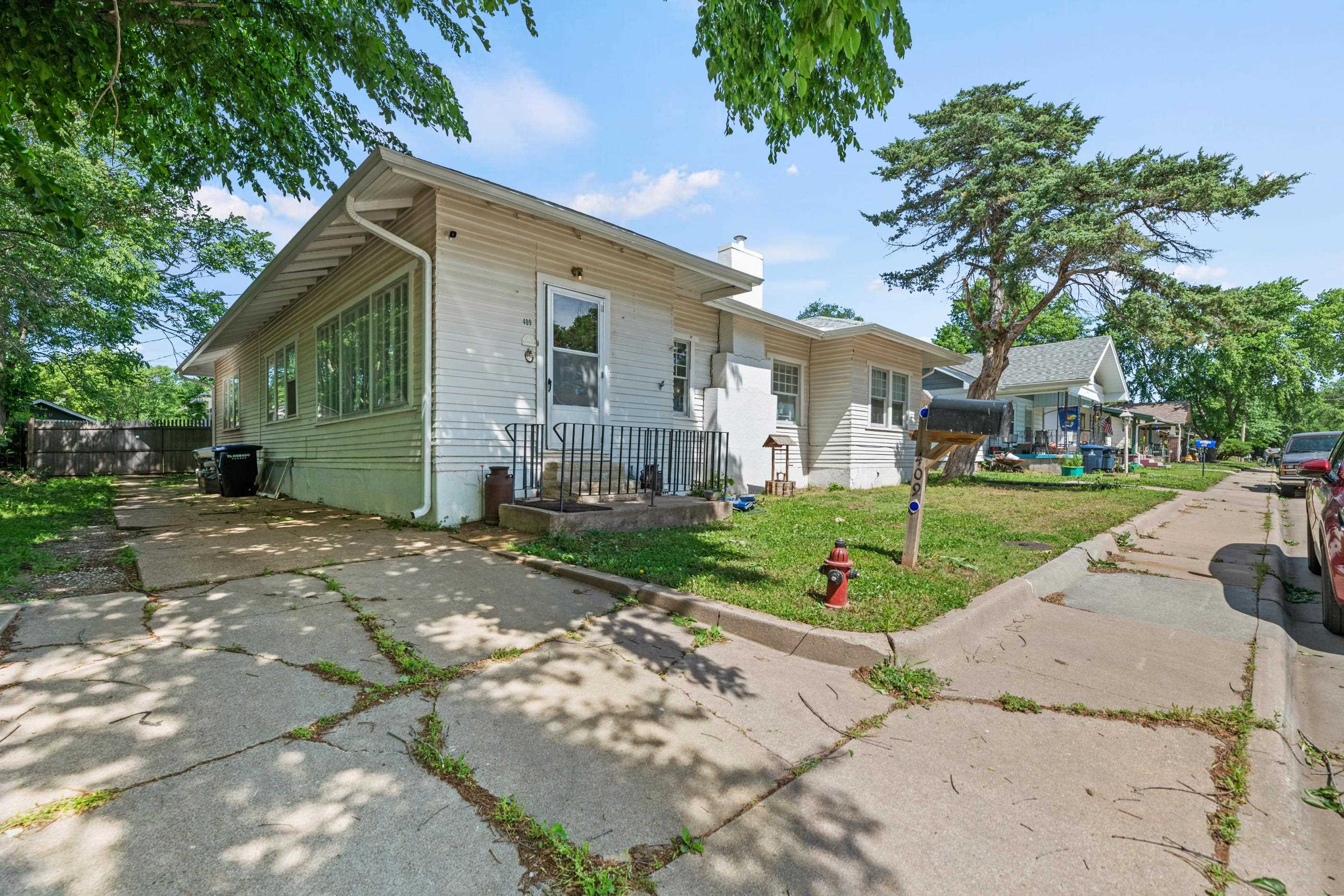 409 N Houser Dr Property Photo 2