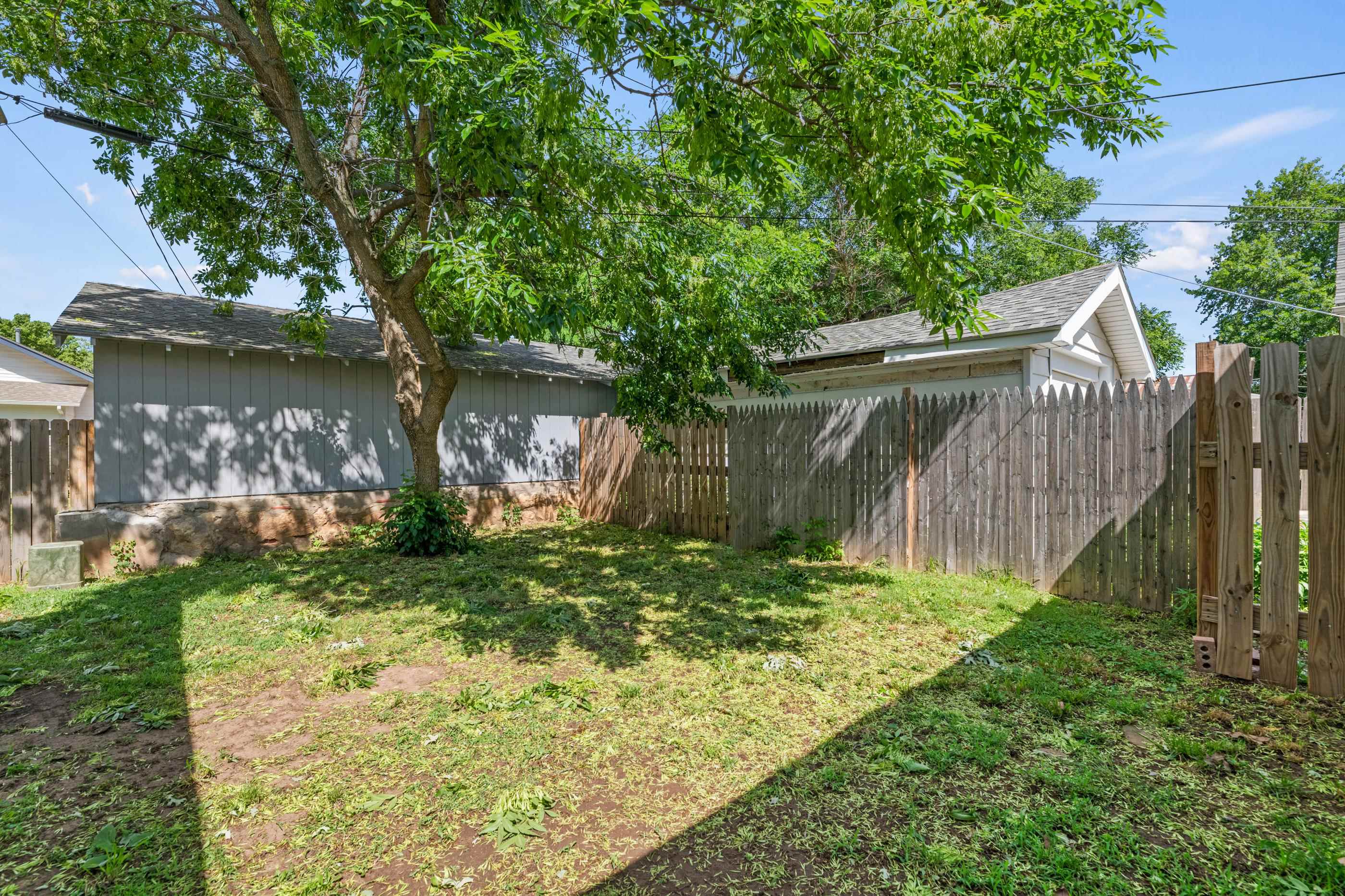 409 N Houser Dr Property Photo 4