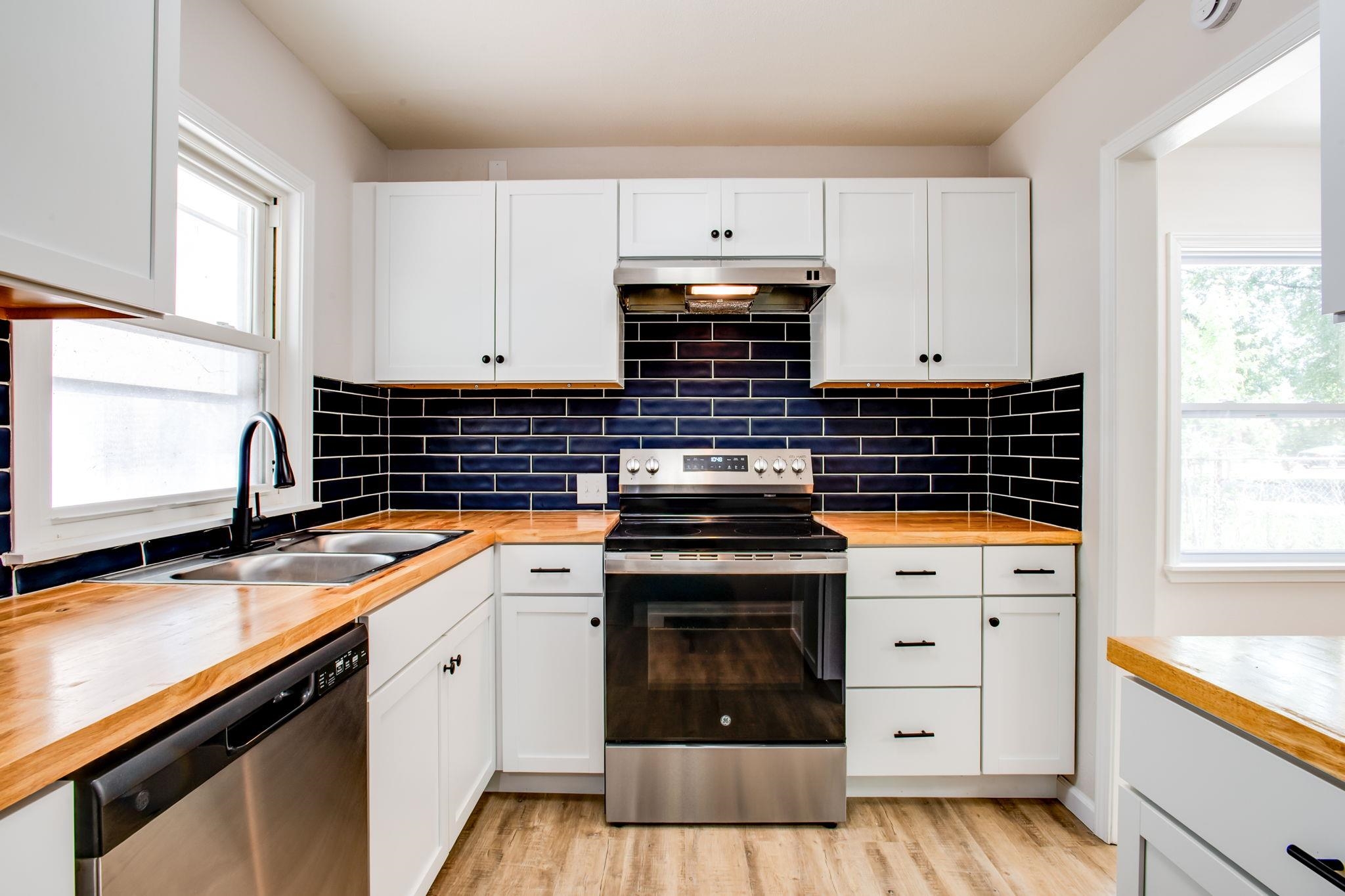 1827 S Battin St Property Photo 8