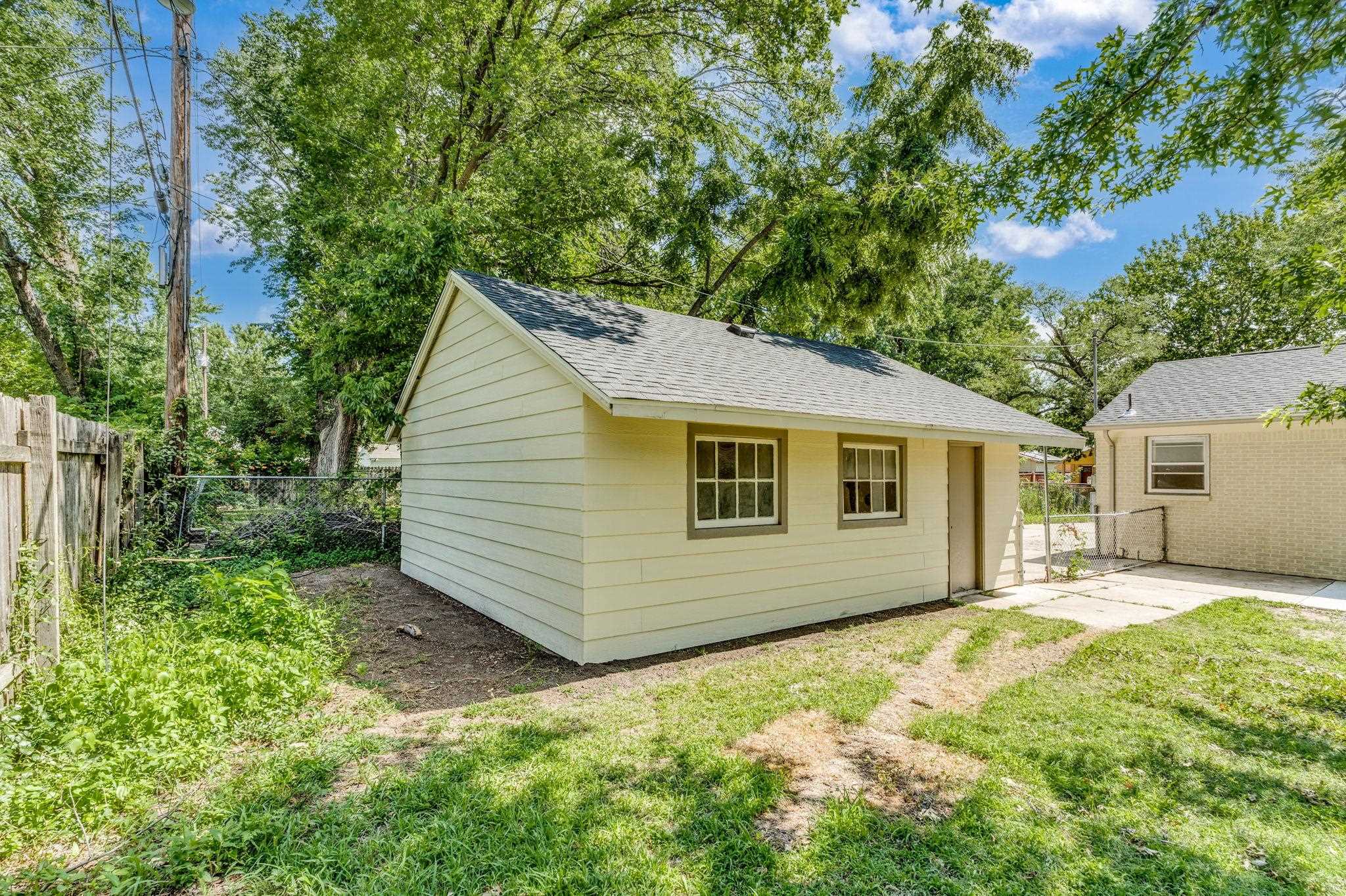1827 S Battin St Property Photo 26