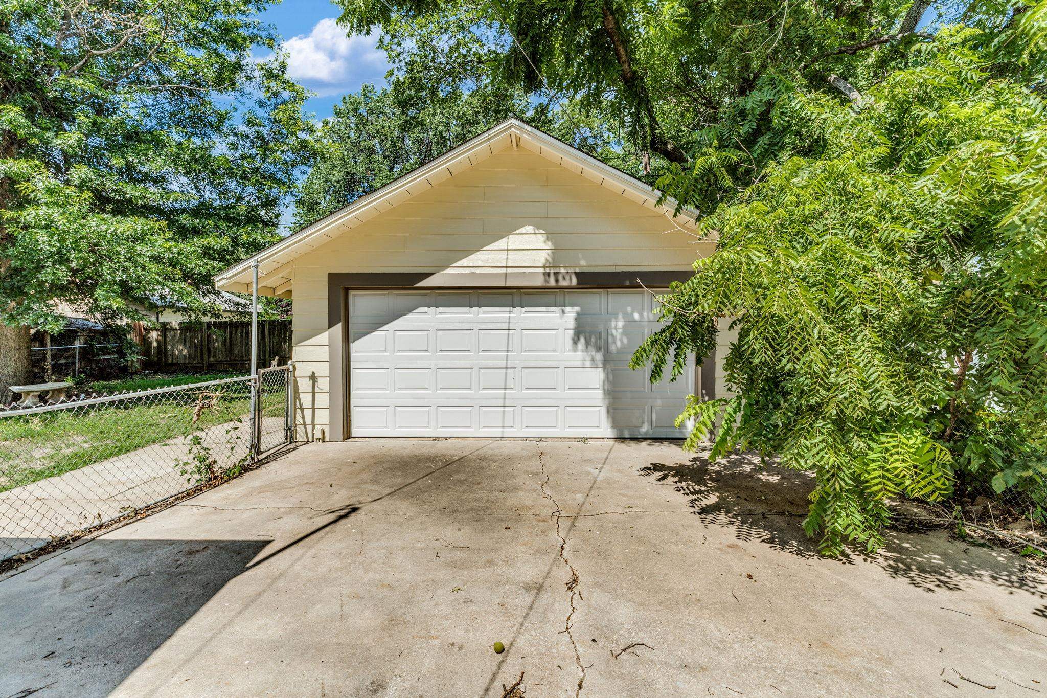 1827 S Battin St Property Photo 28