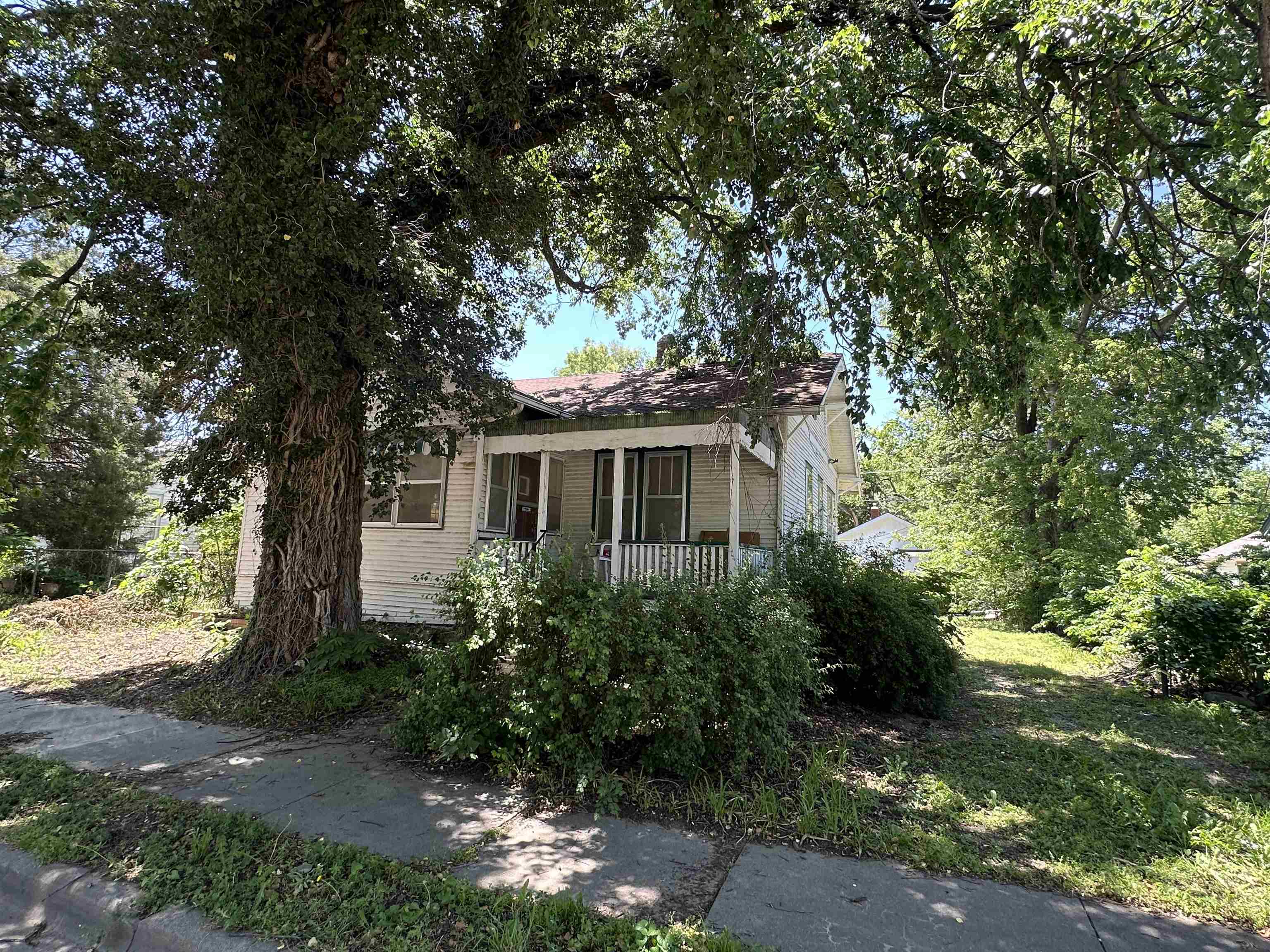 444 Baker St Property Photo 1