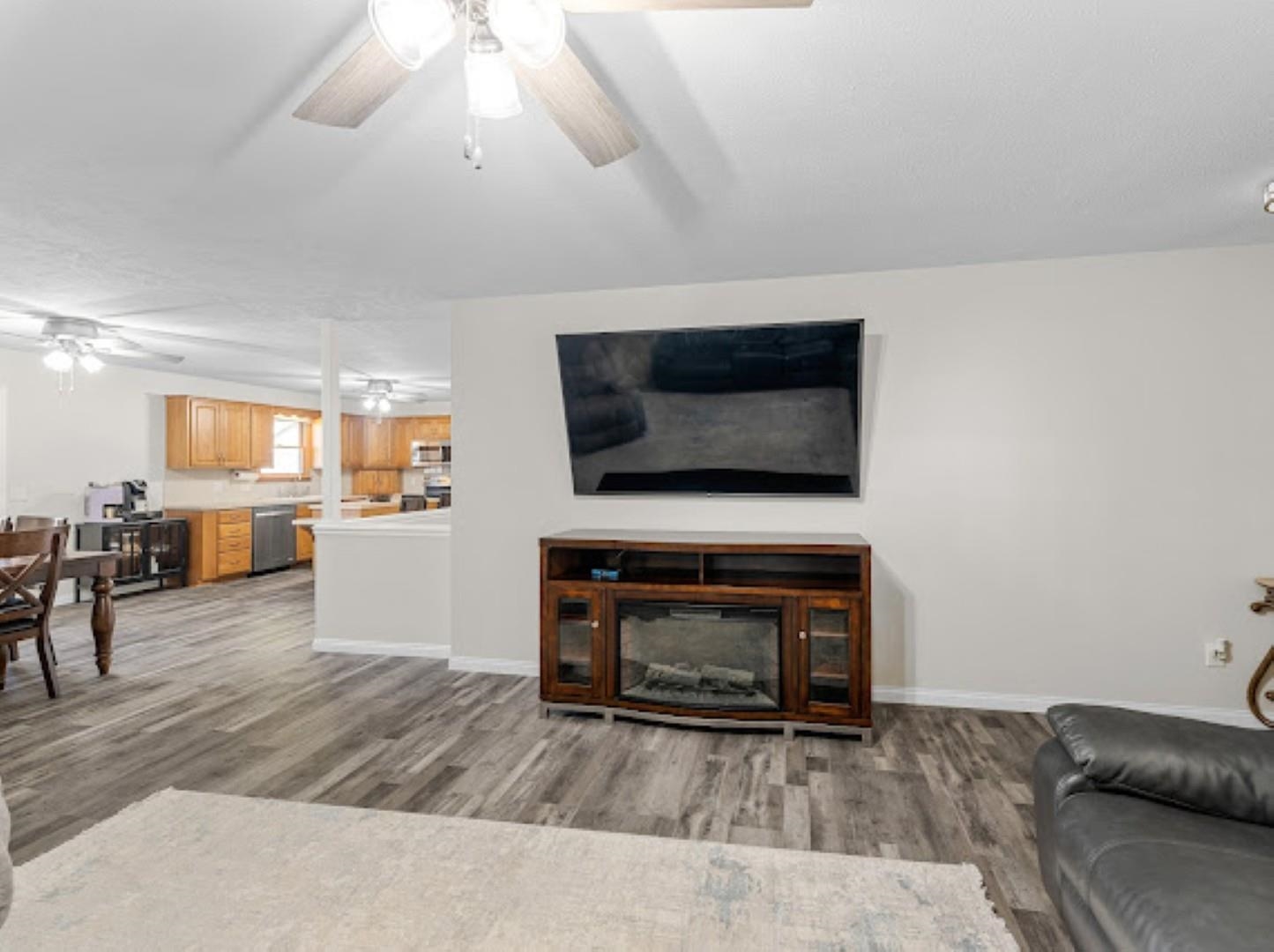 2940 Ray Ave. Property Photo 6
