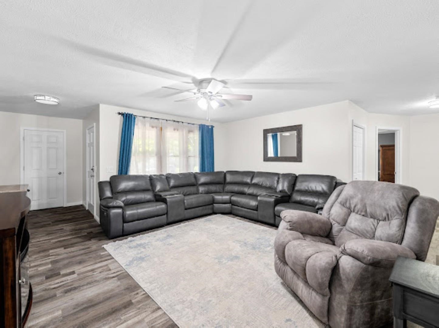 2940 Ray Ave. Property Photo 7