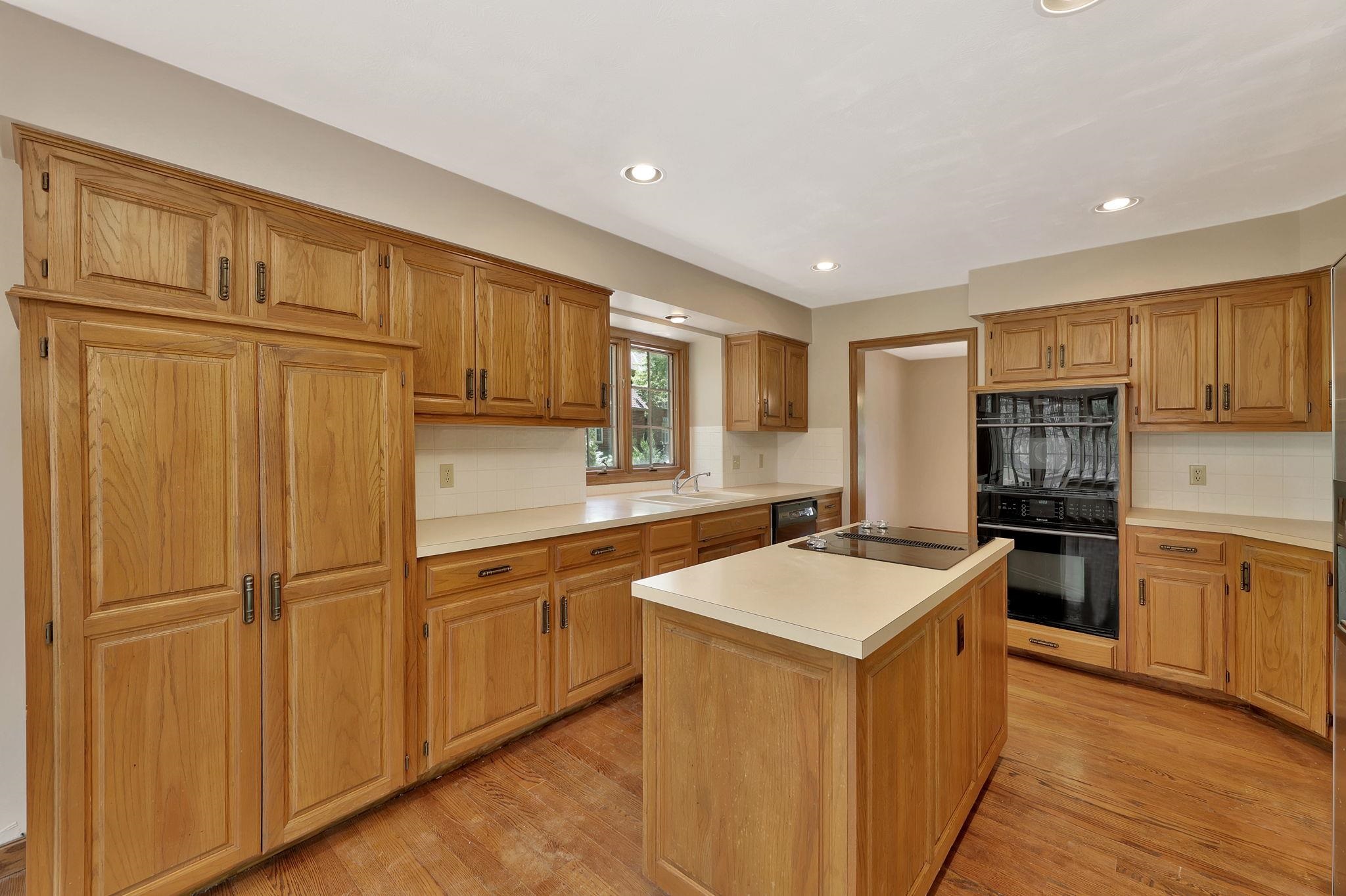 2530 N Greenleaf Ct Property Photo 7