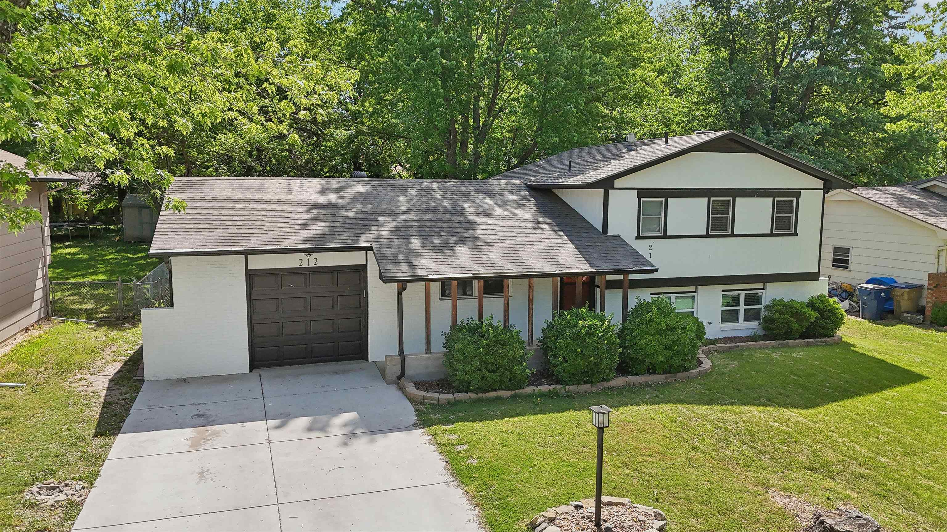 212 S Lauber Ln Property Photo 1