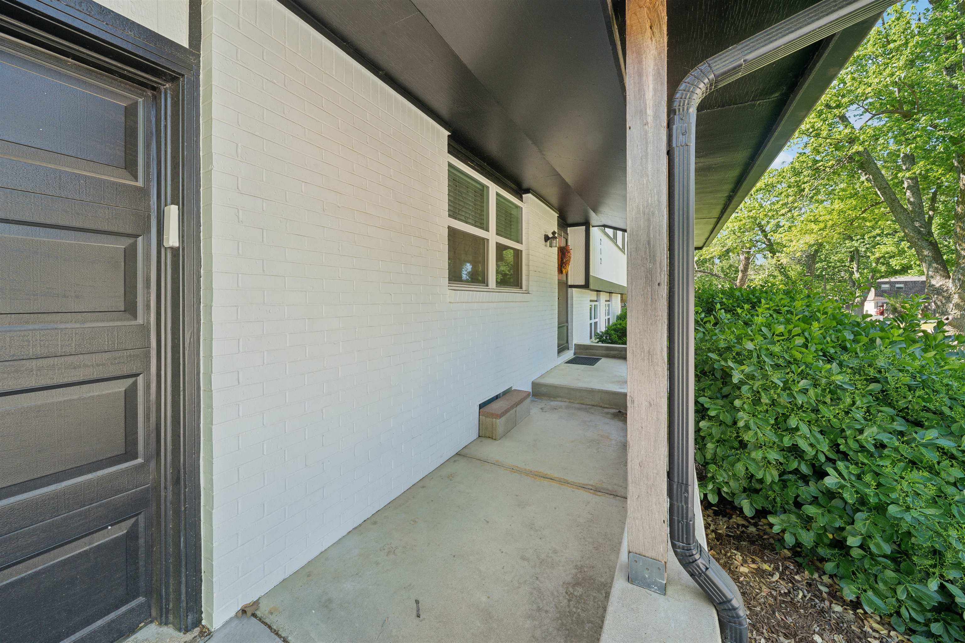 212 S Lauber Ln Property Photo 3