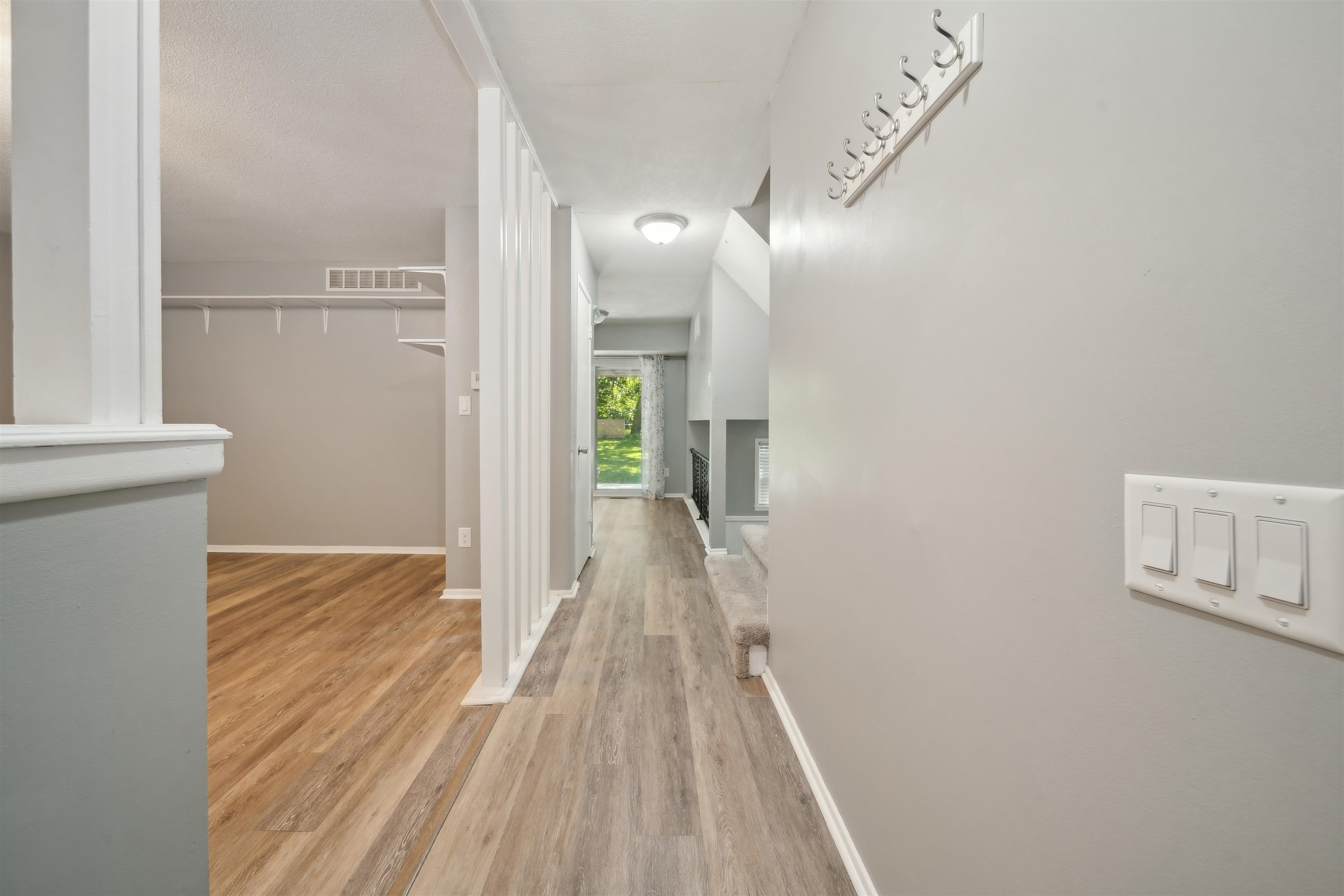 212 S Lauber Ln Property Photo 4