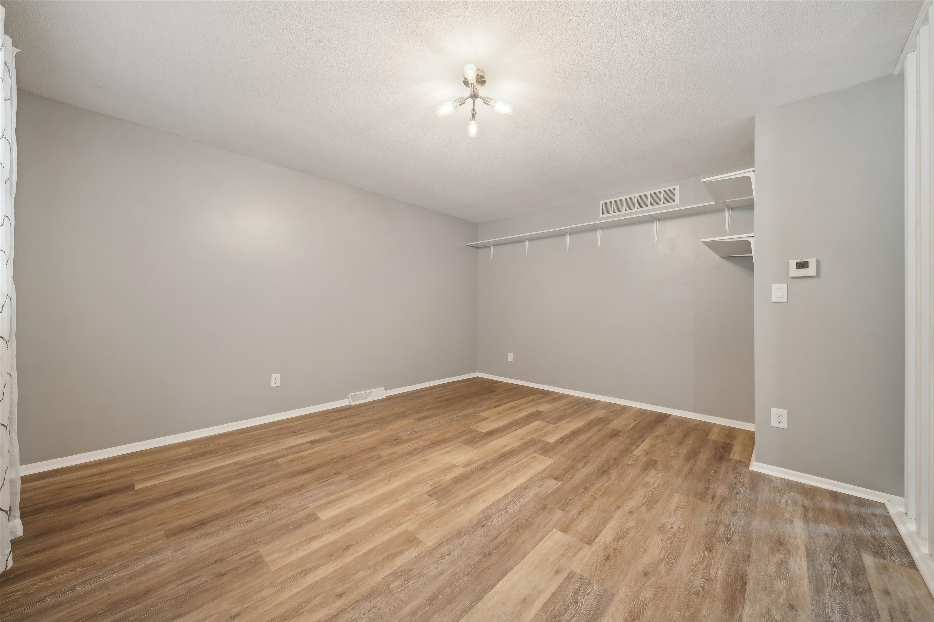 212 S Lauber Ln Property Photo 5
