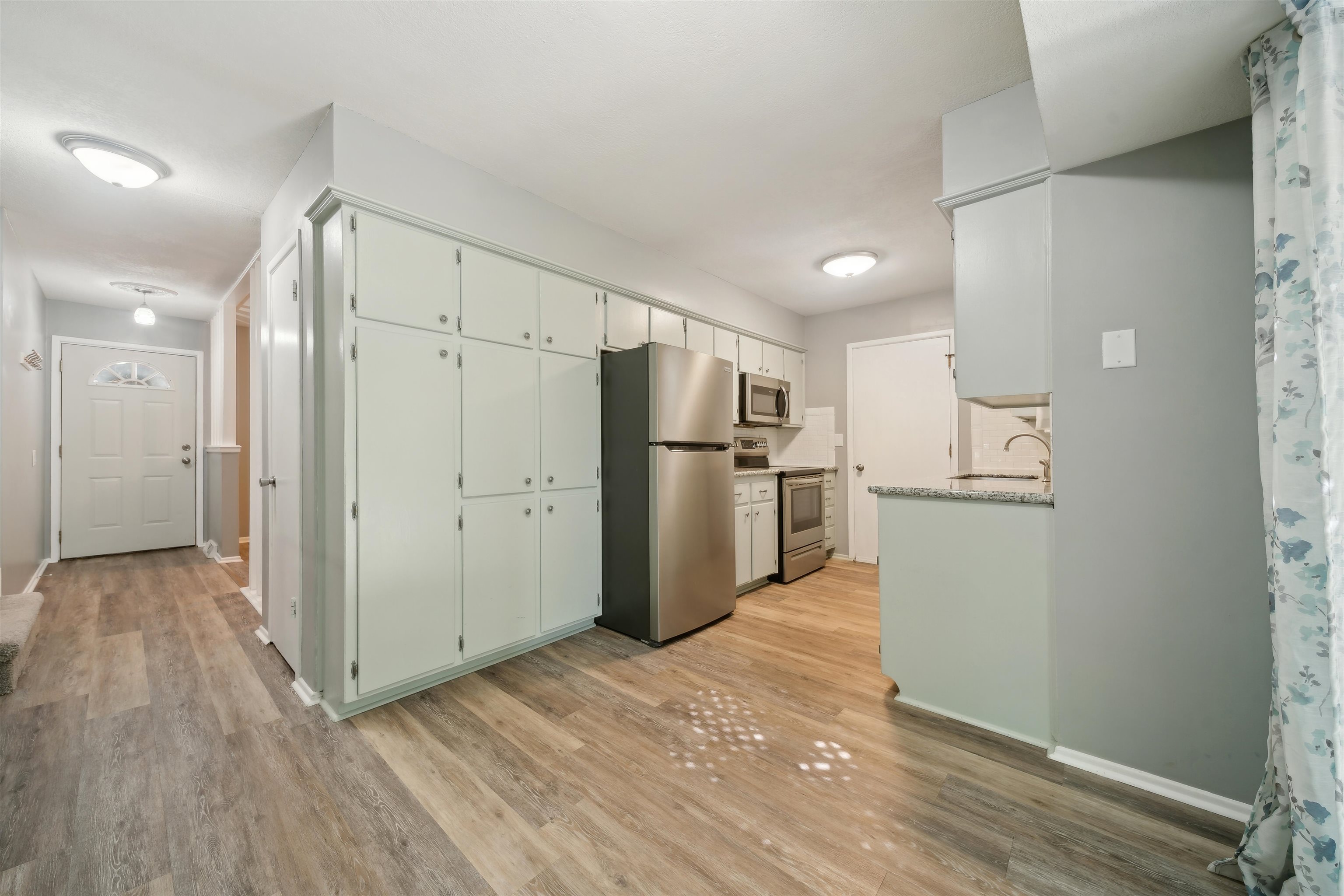 212 S Lauber Ln Property Photo 8