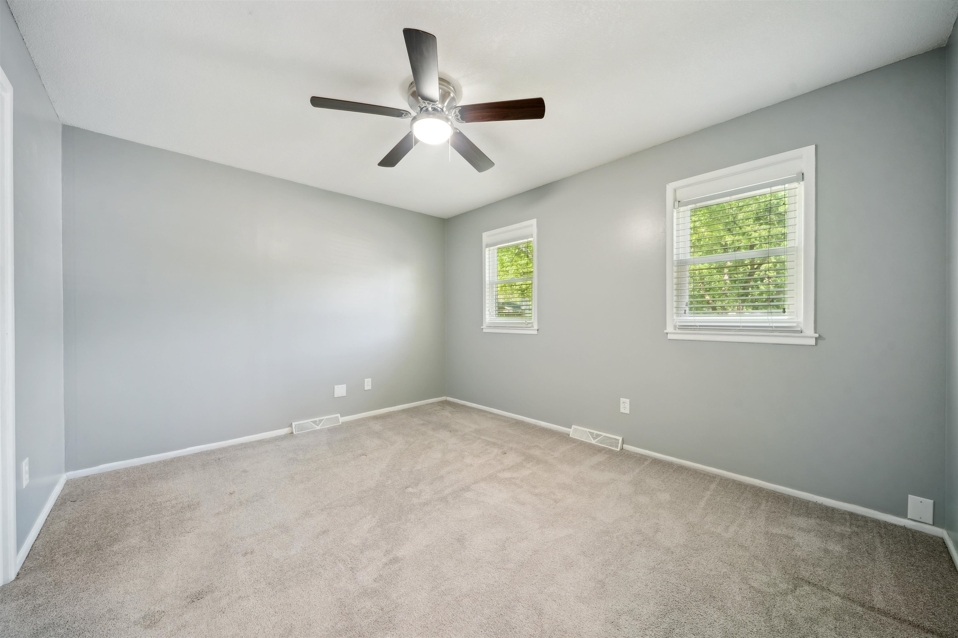 212 S Lauber Ln Property Photo 11