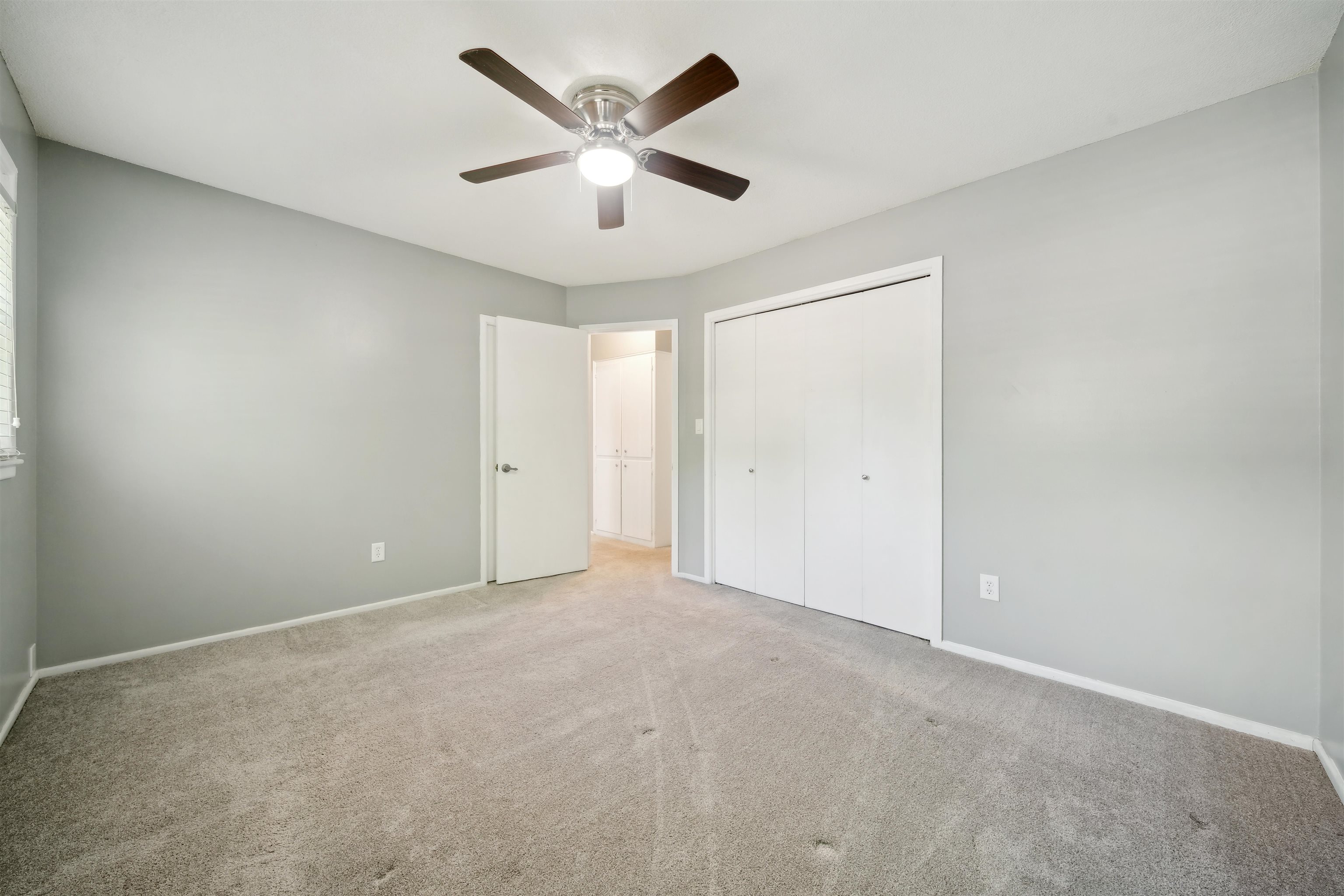 212 S Lauber Ln Property Photo 12