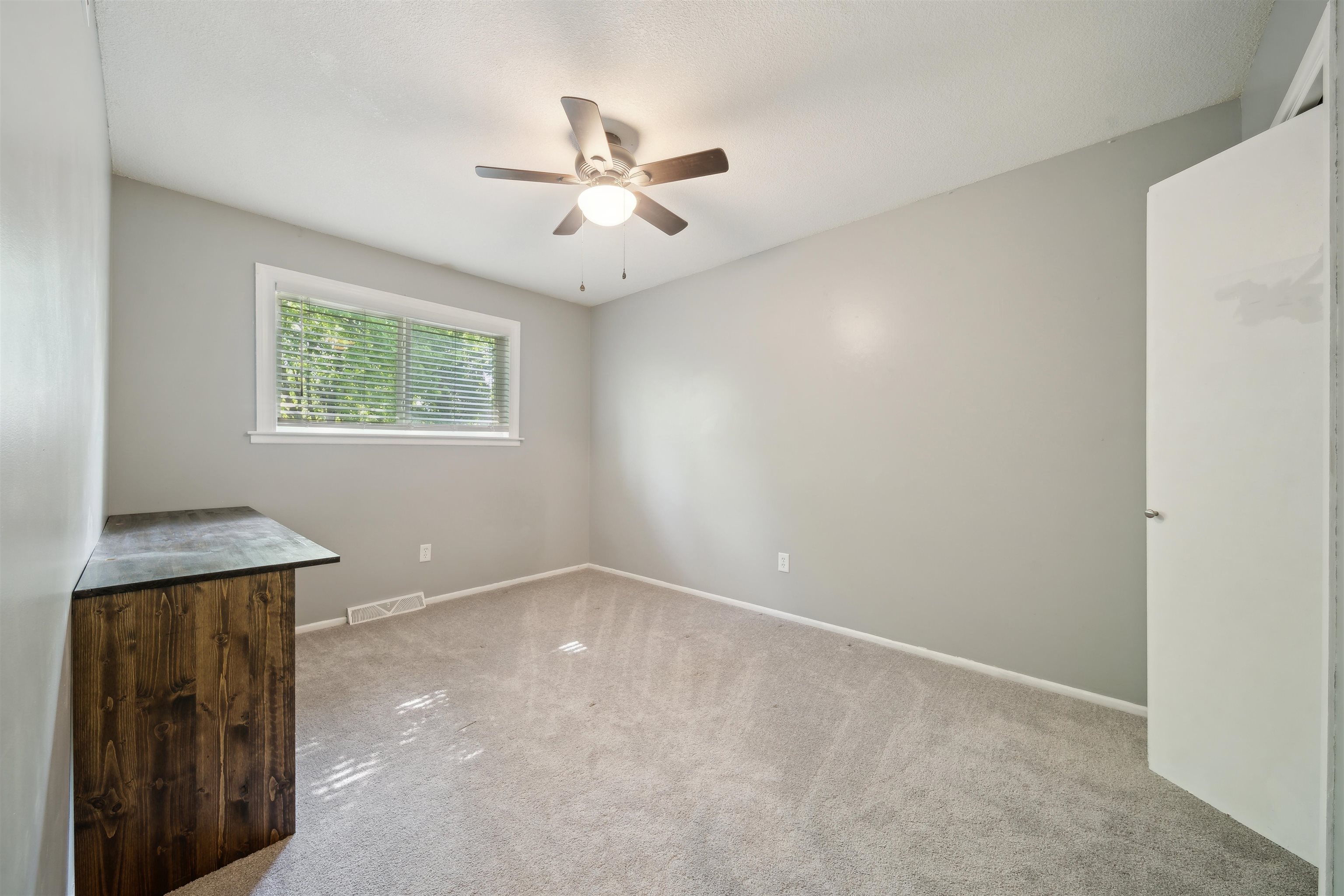 212 S Lauber Ln Property Photo 13