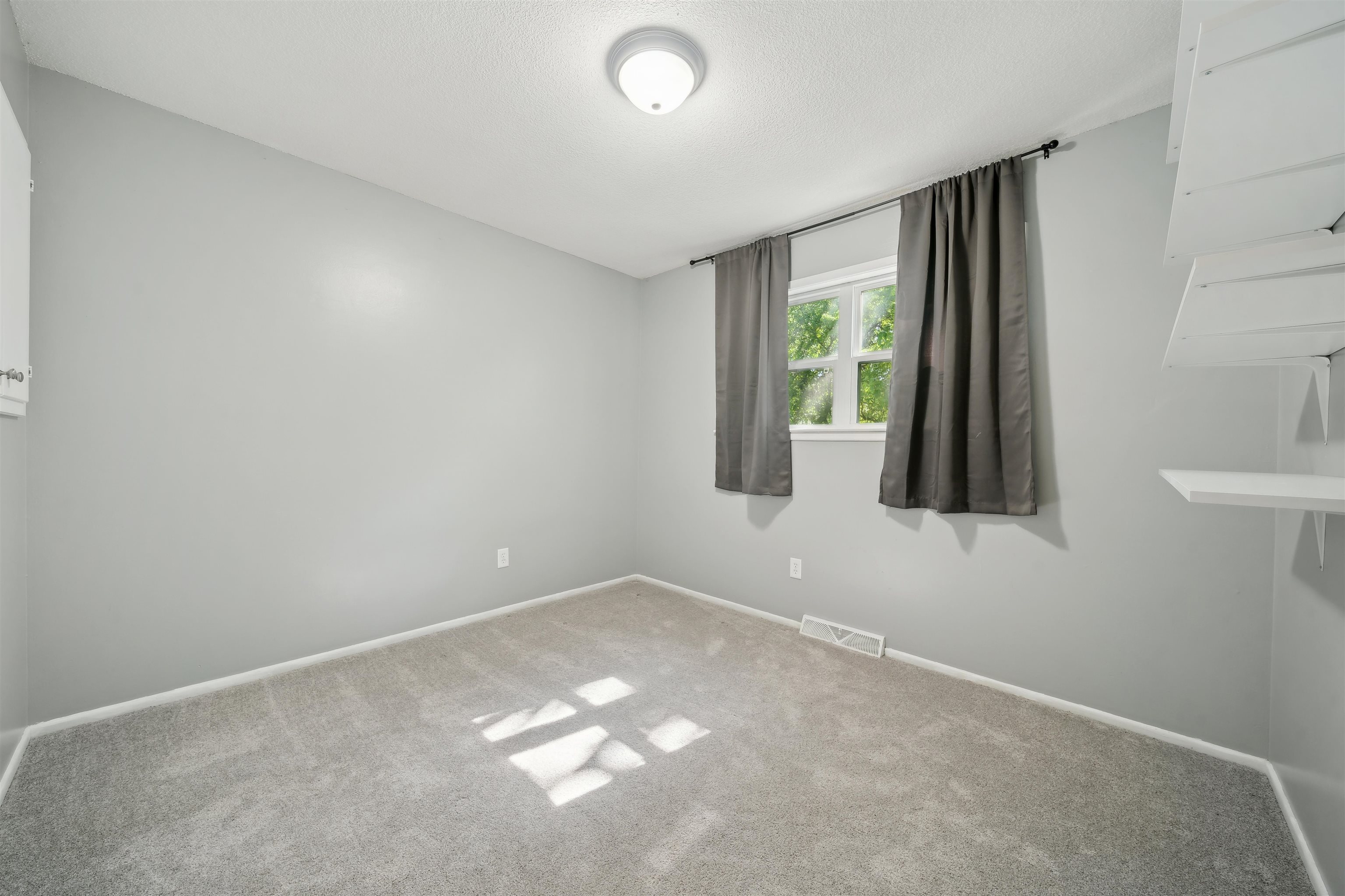 212 S Lauber Ln Property Photo 15