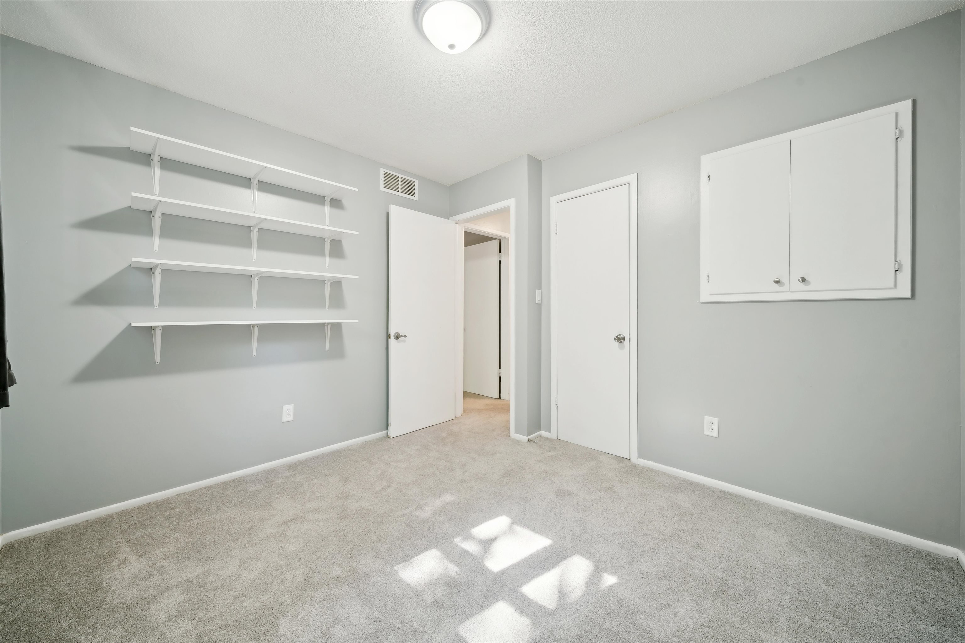 212 S Lauber Ln Property Photo 16