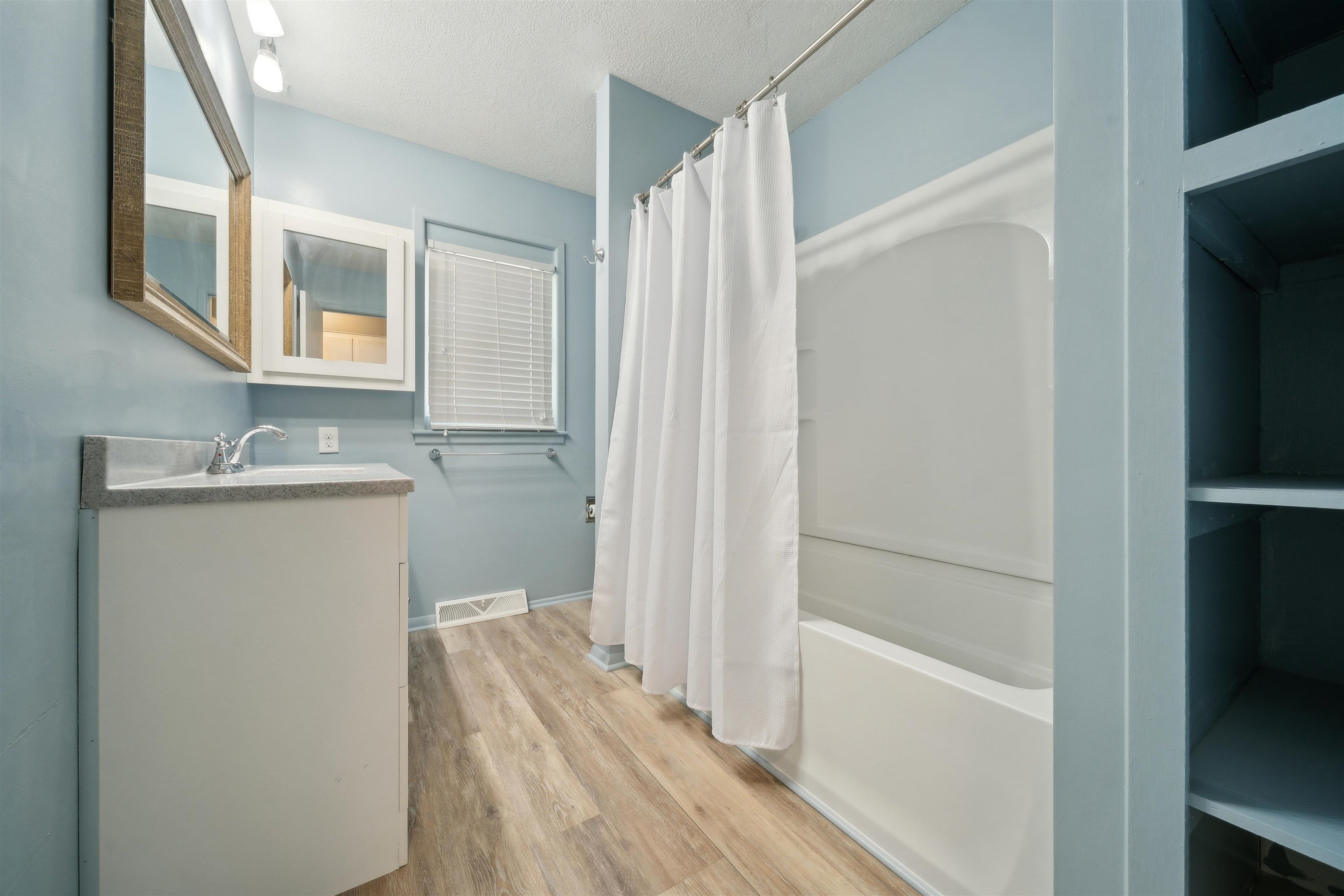 212 S Lauber Ln Property Photo 17