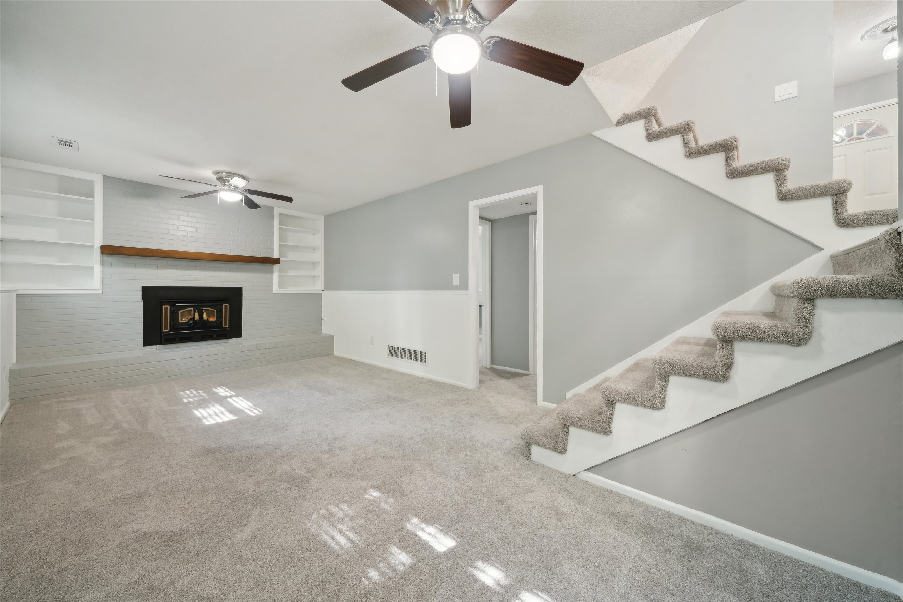 212 S Lauber Ln Property Photo 18