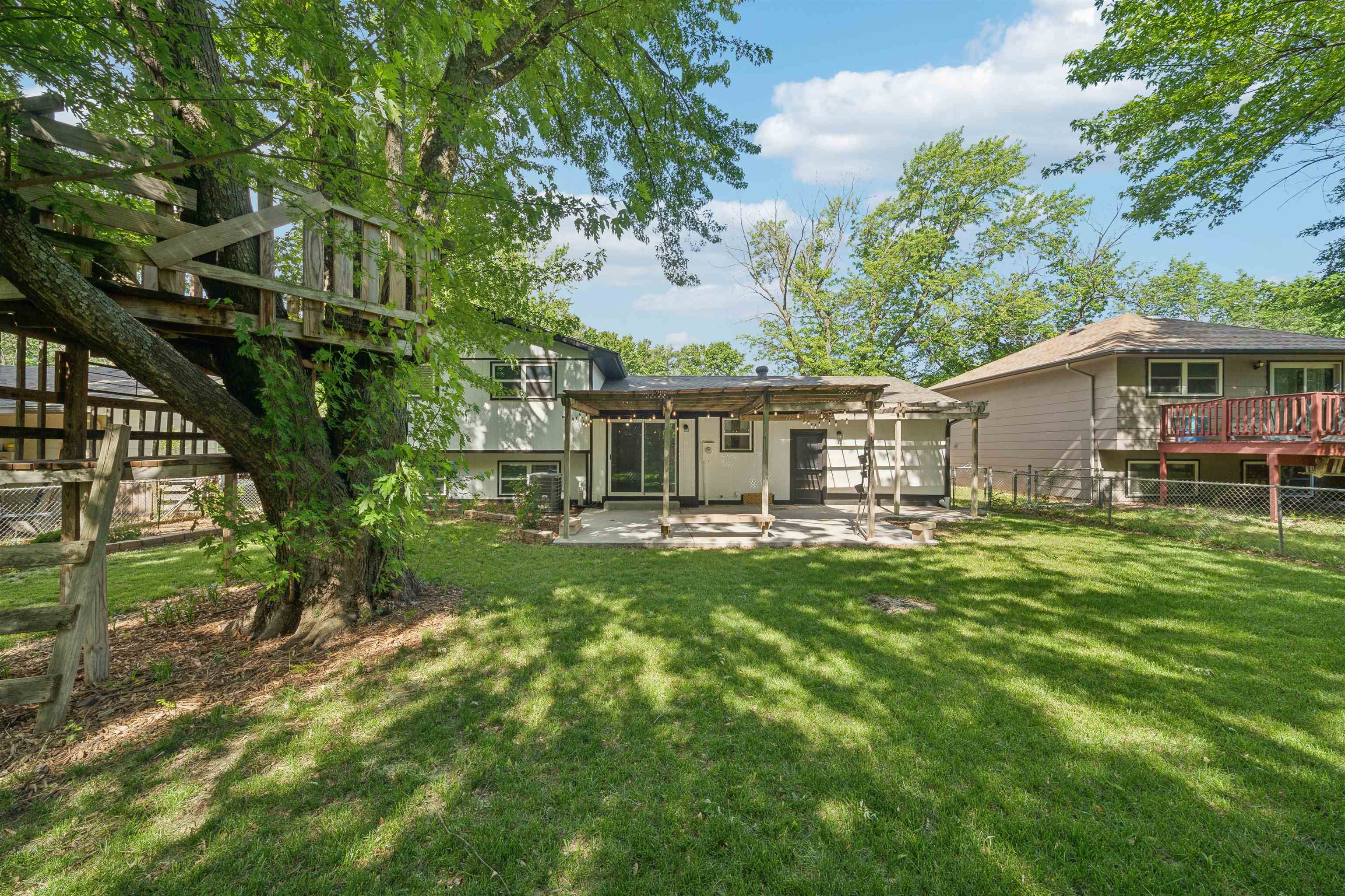 212 S Lauber Ln Property Photo 29