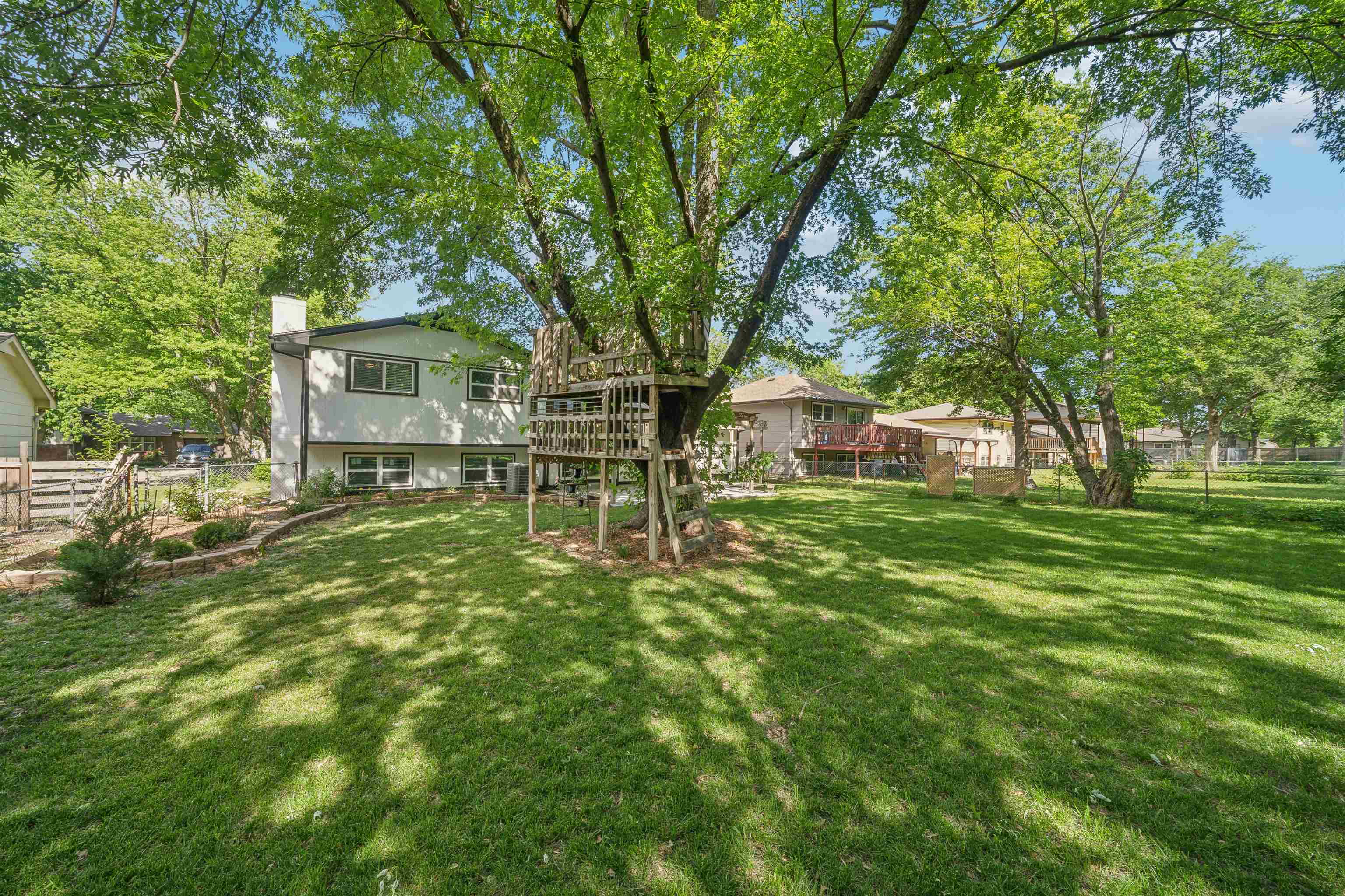 212 S Lauber Ln Property Photo 30