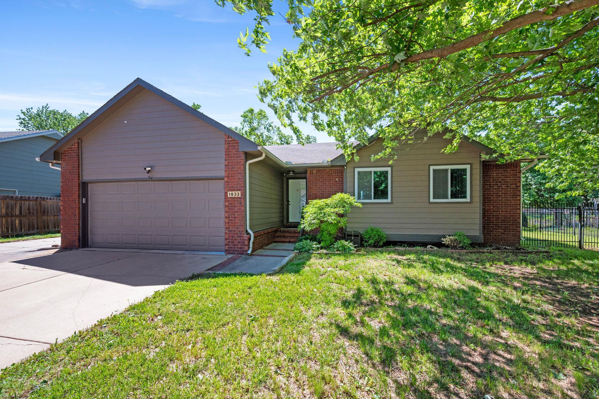 1833 N Shefford Cir Property Photo 1