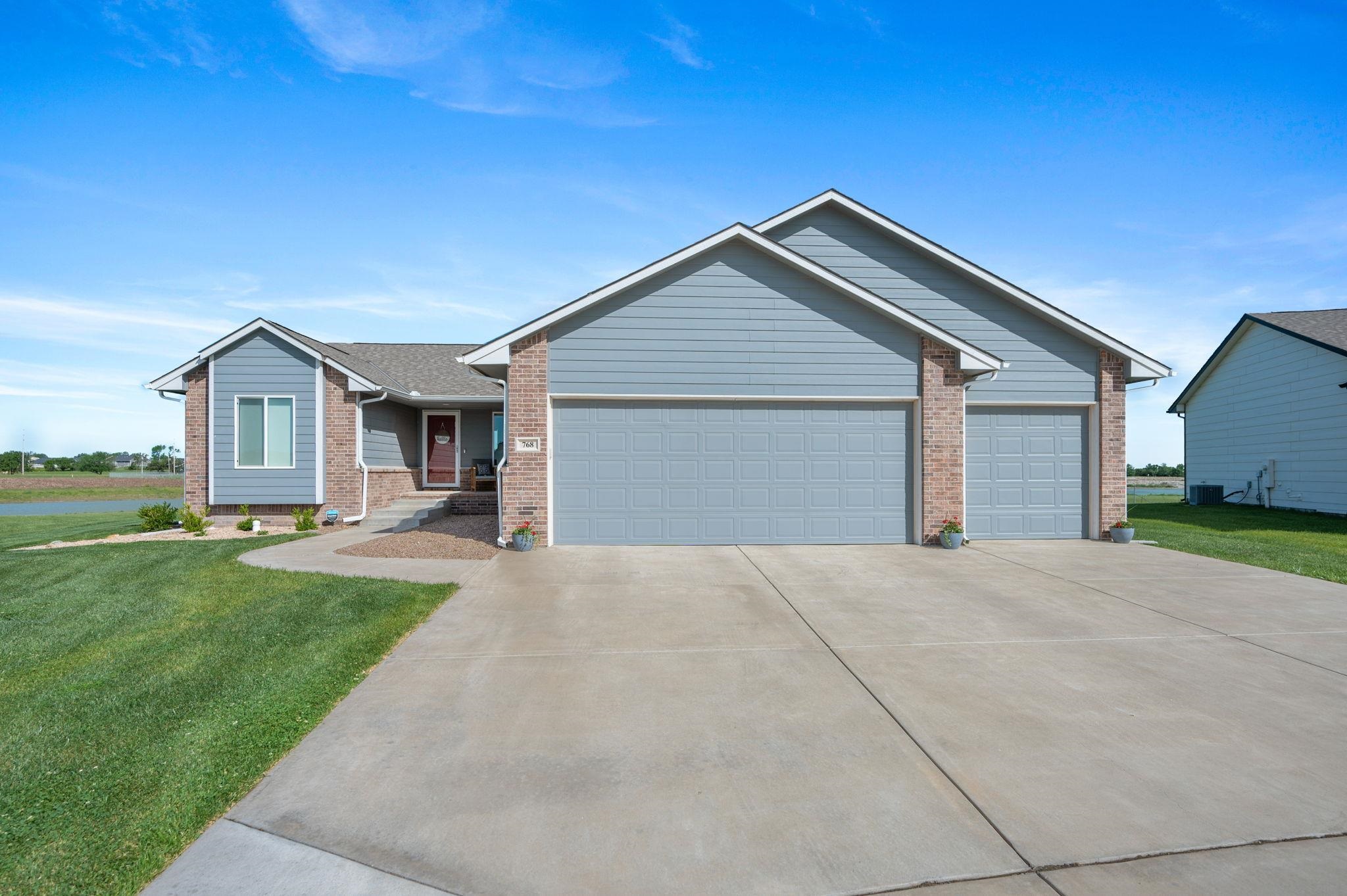 768 E Sunset Cir Property Photo 1