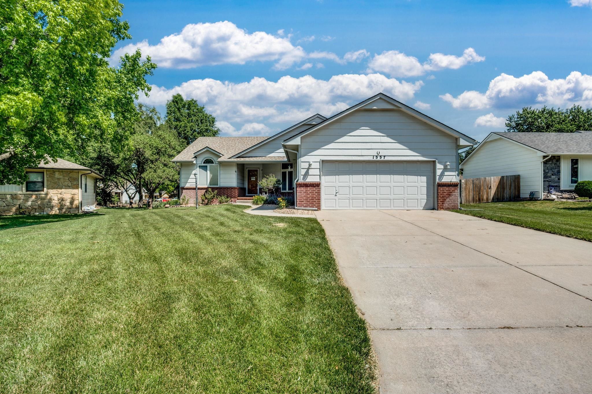 1337 N Split Rail Ct Property Photo 1