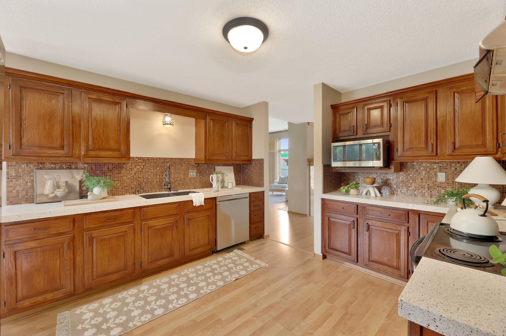 2501 N Fox Run Property Photo 6