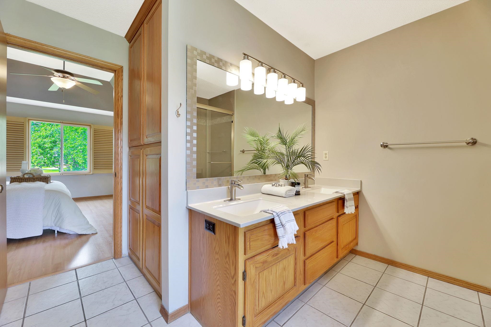 2501 N Fox Run Property Photo 15
