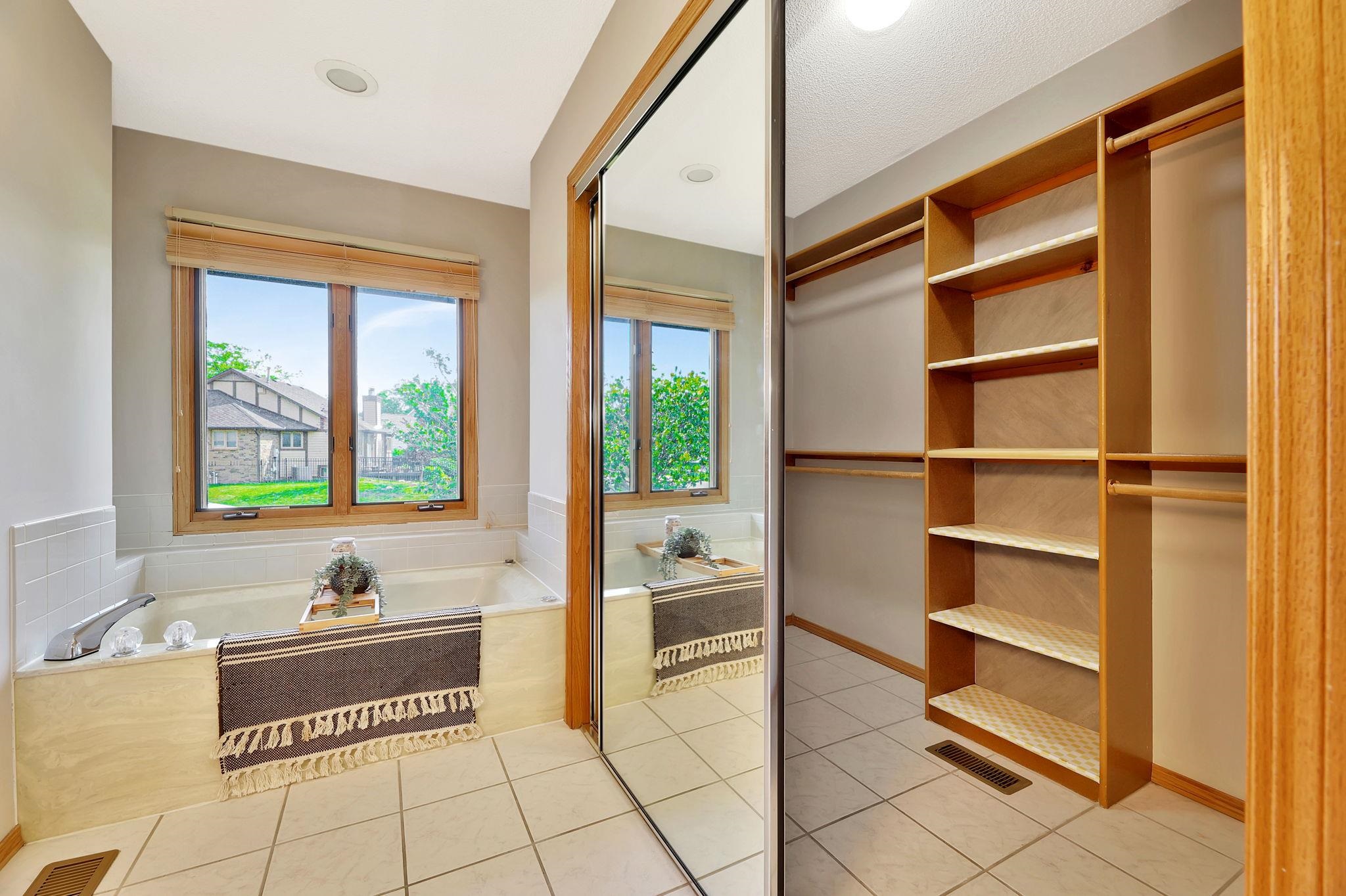 2501 N Fox Run Property Photo 16