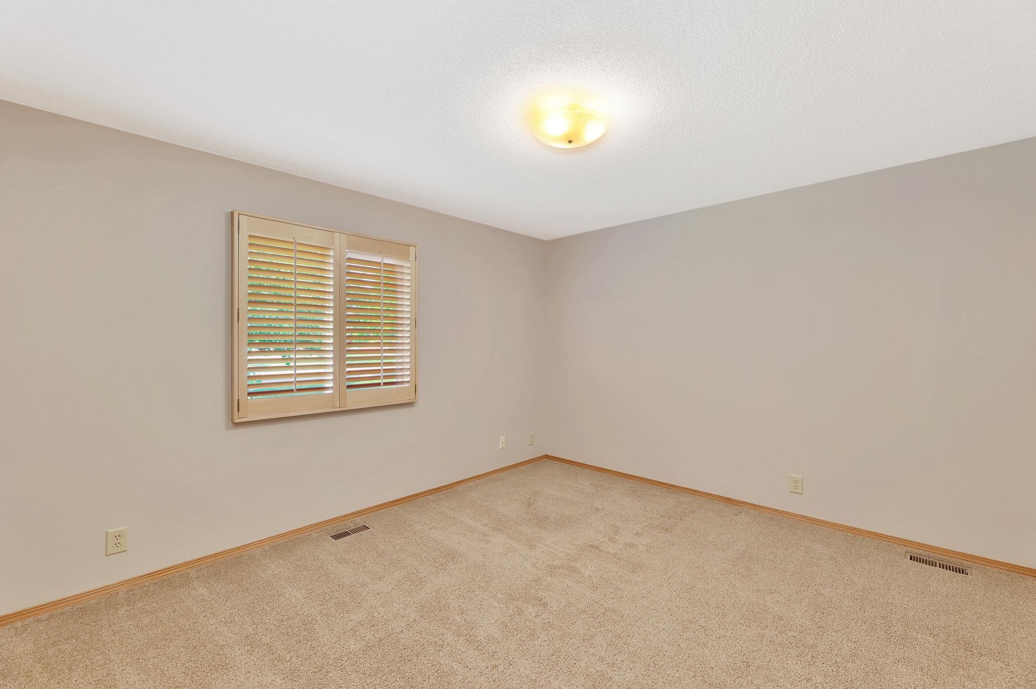 2501 N Fox Run Property Photo 17