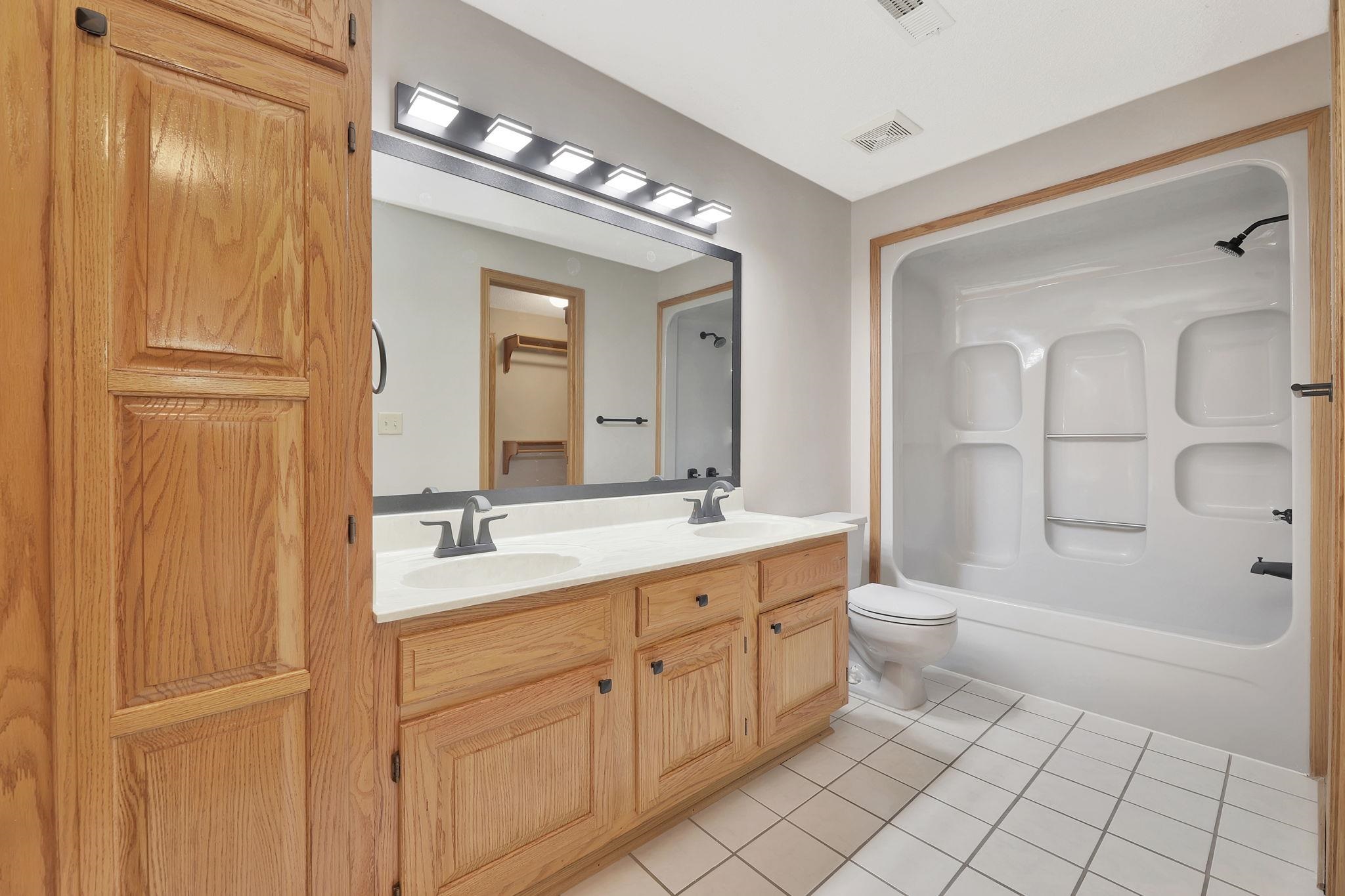 2501 N Fox Run Property Photo 30