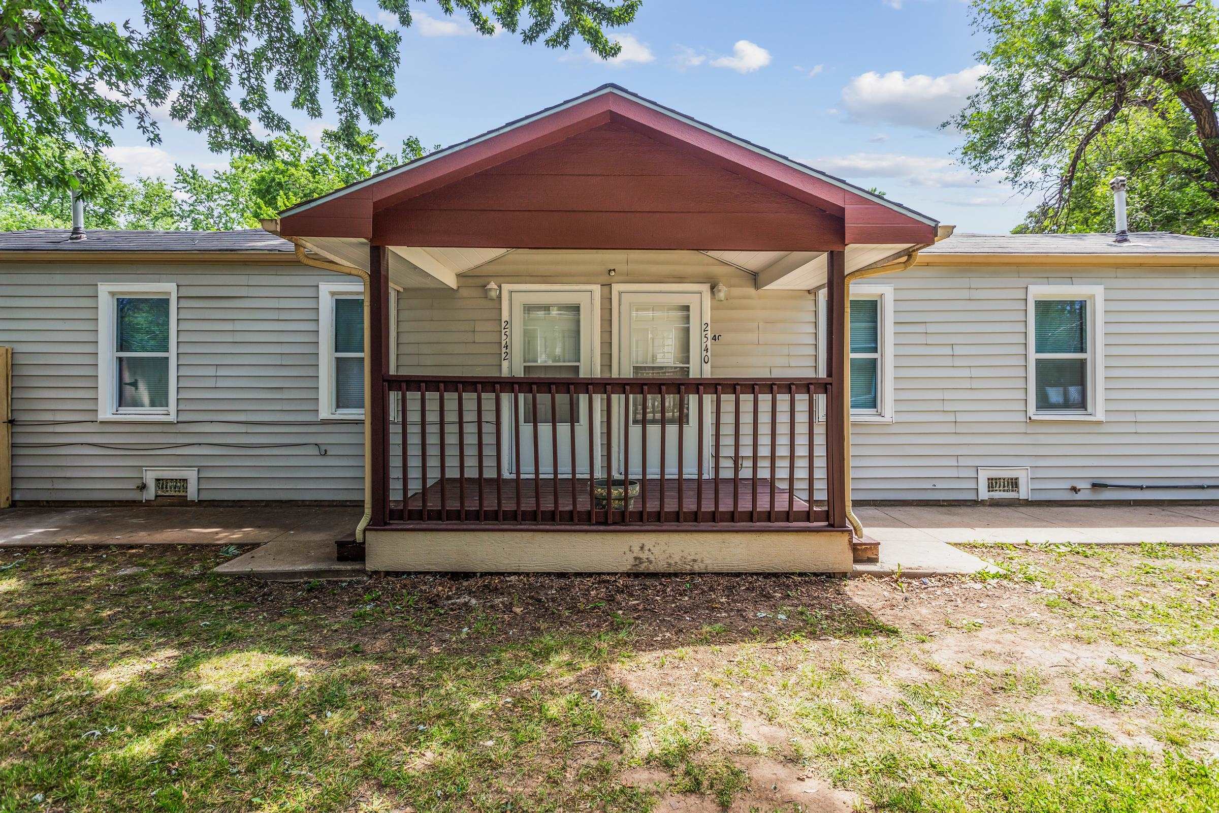 2540-2542 S Pattie St Property Photo 1
