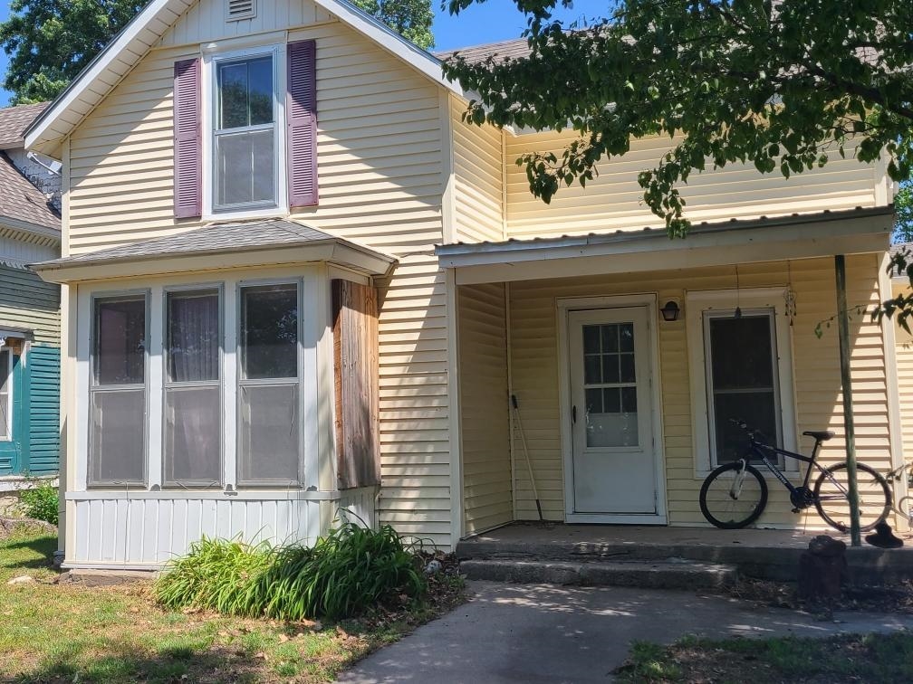 419 Broadway Ave Property Photo 1
