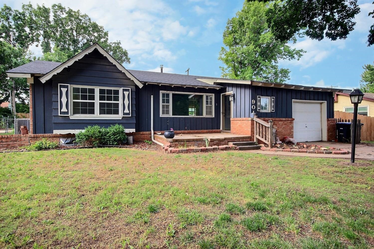 901 E Skyview Dr Property Photo 1