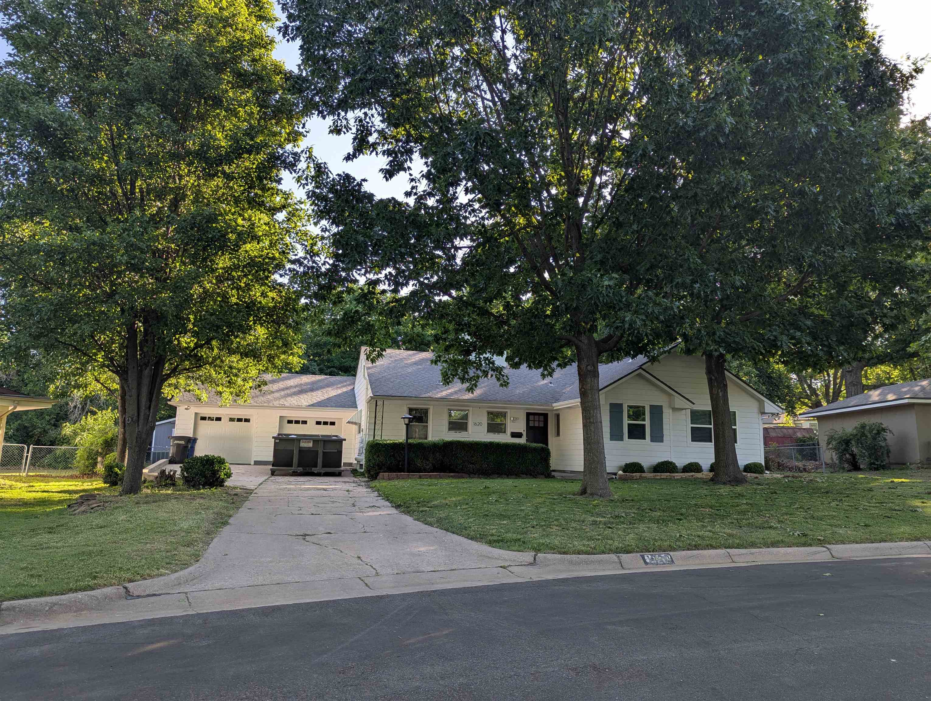 1620 N Highland Drive Property Photo 1