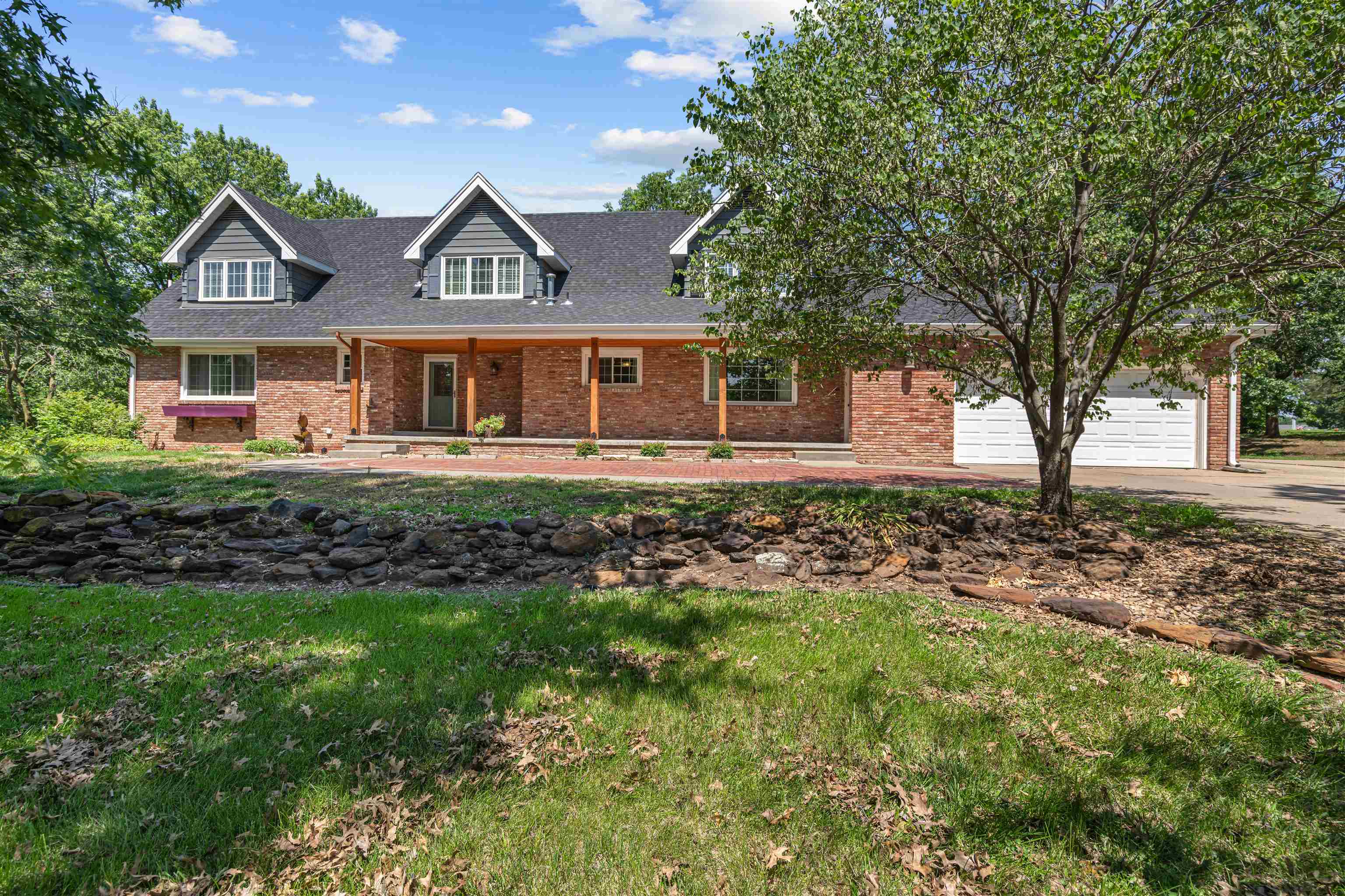 2033 Ridgeview Rd Property Photo