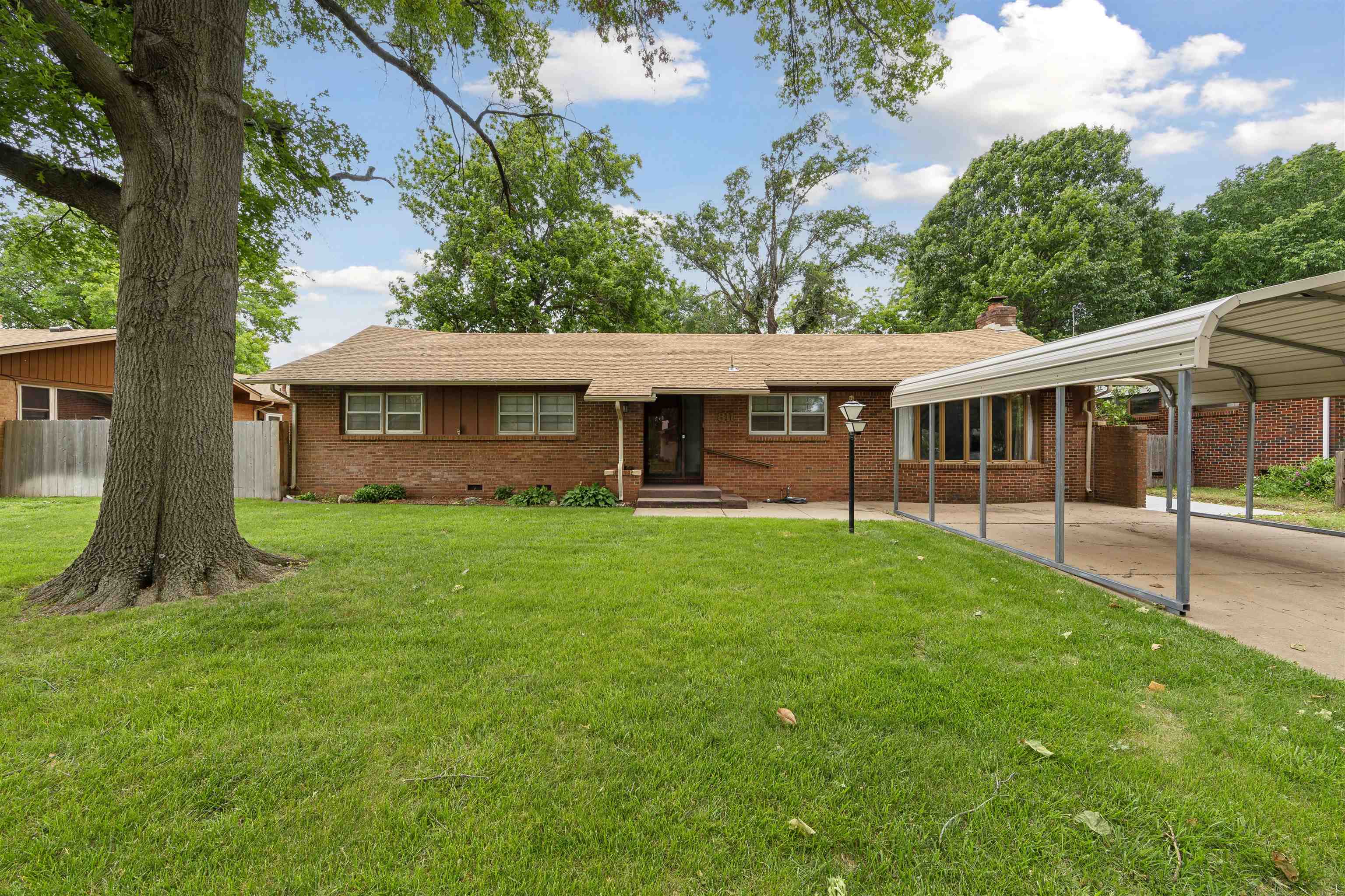 811 N Maus Ln Property Photo 1