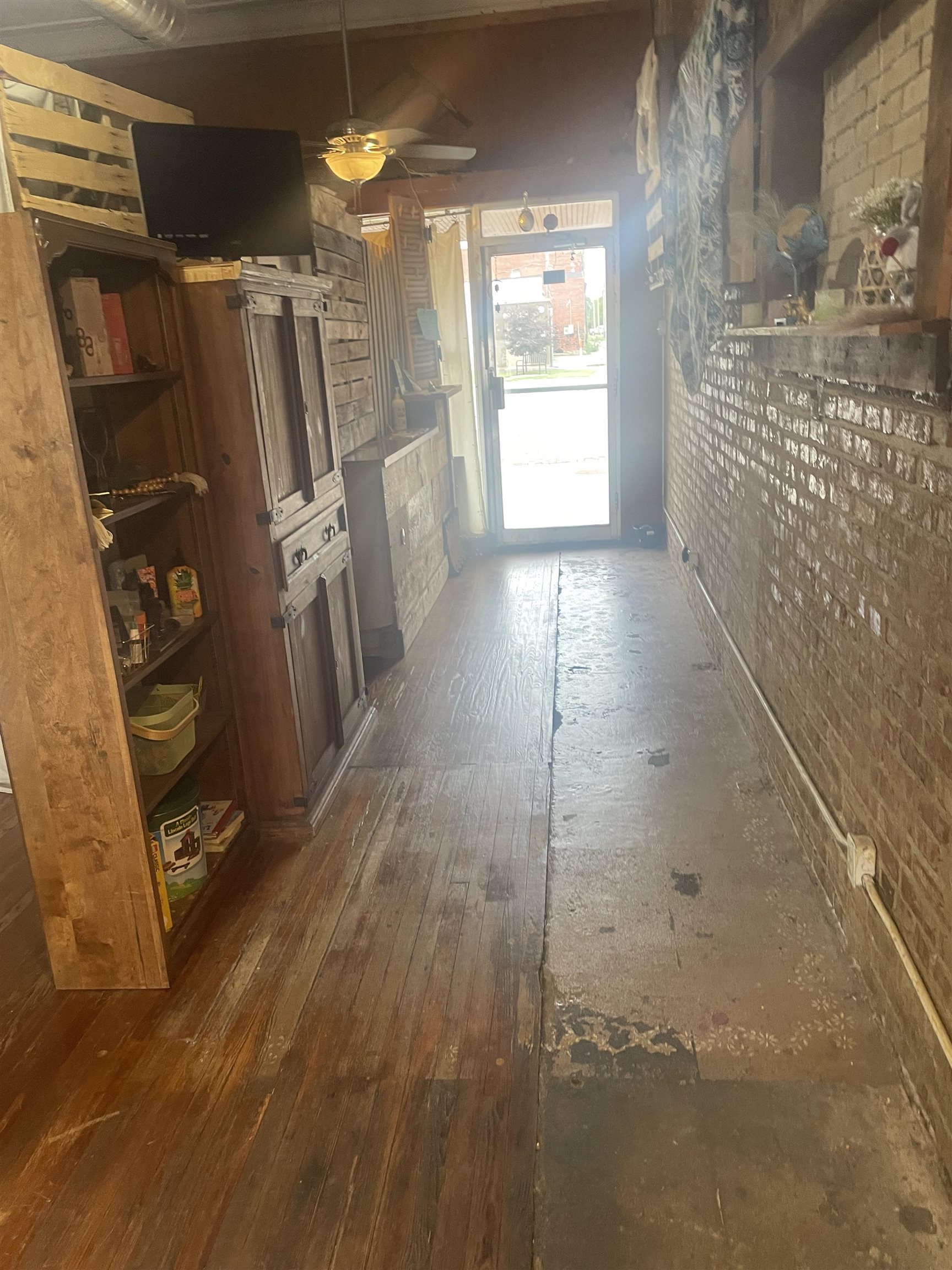 913 Central St Property Photo 3