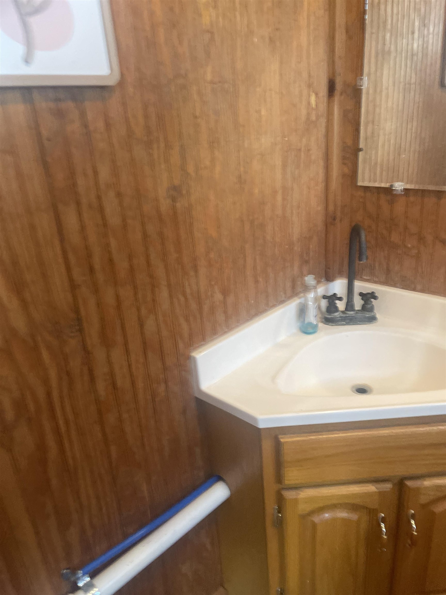 913 Central St Property Photo 6