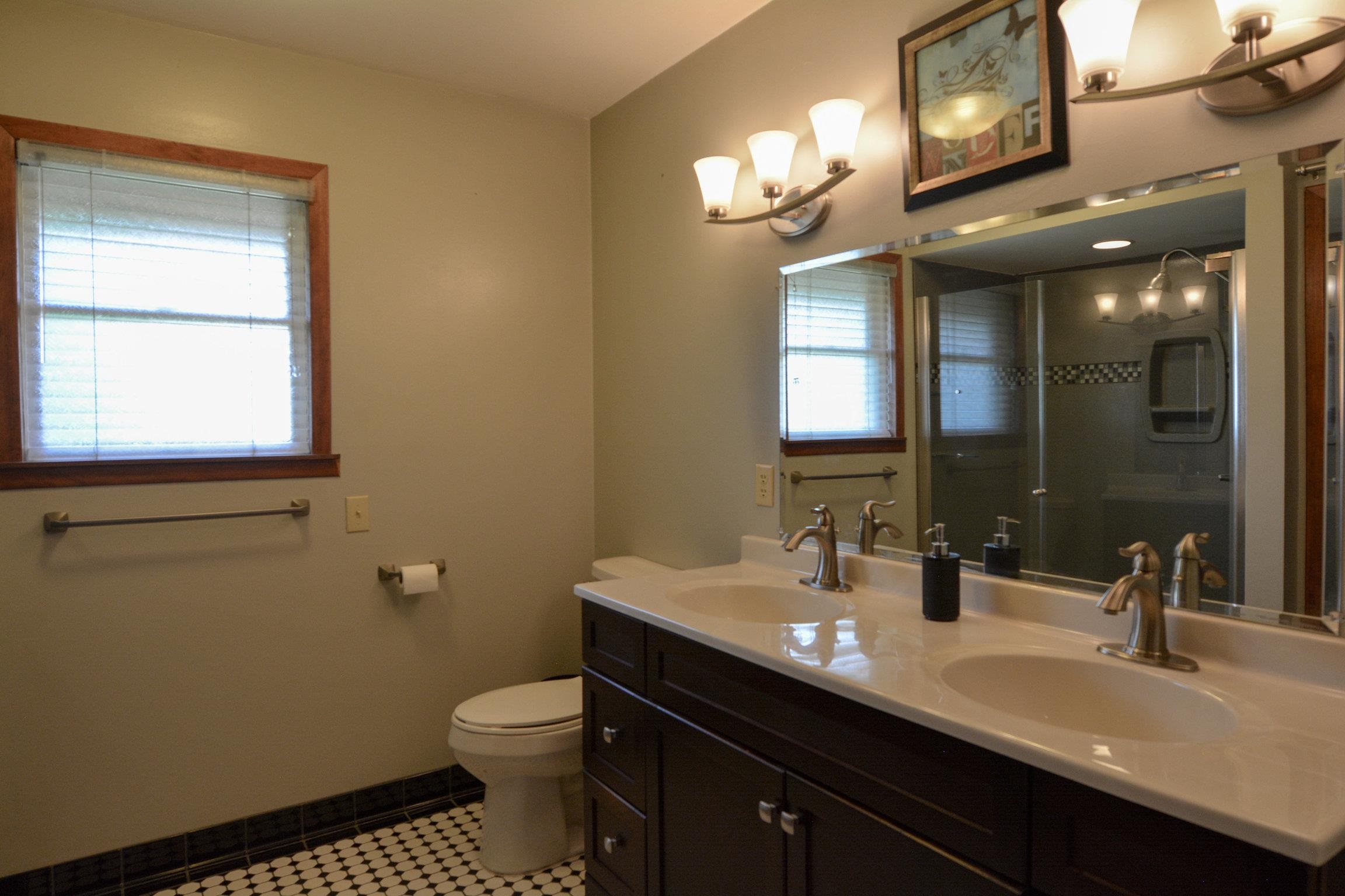 400 N Dean Property Photo 16
