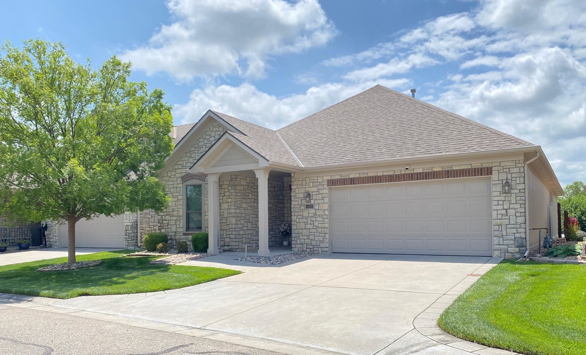 4034 N Goldenrod Ct Property Photo 1