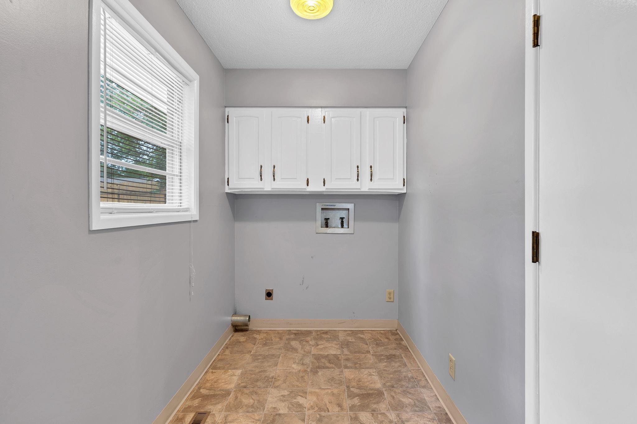 1306 N Brookfield Ln Property Photo 6