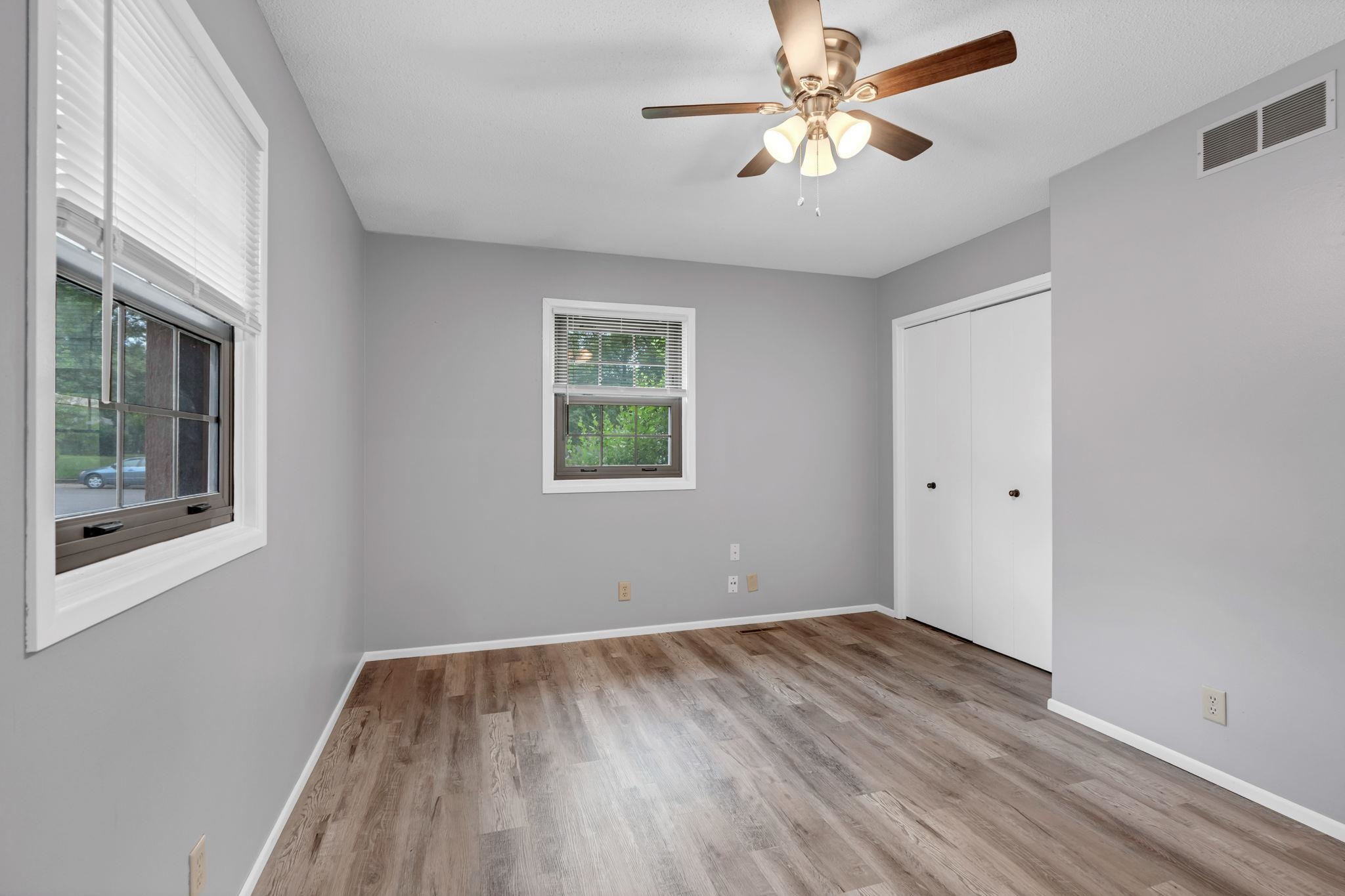 1306 N Brookfield Ln Property Photo 17