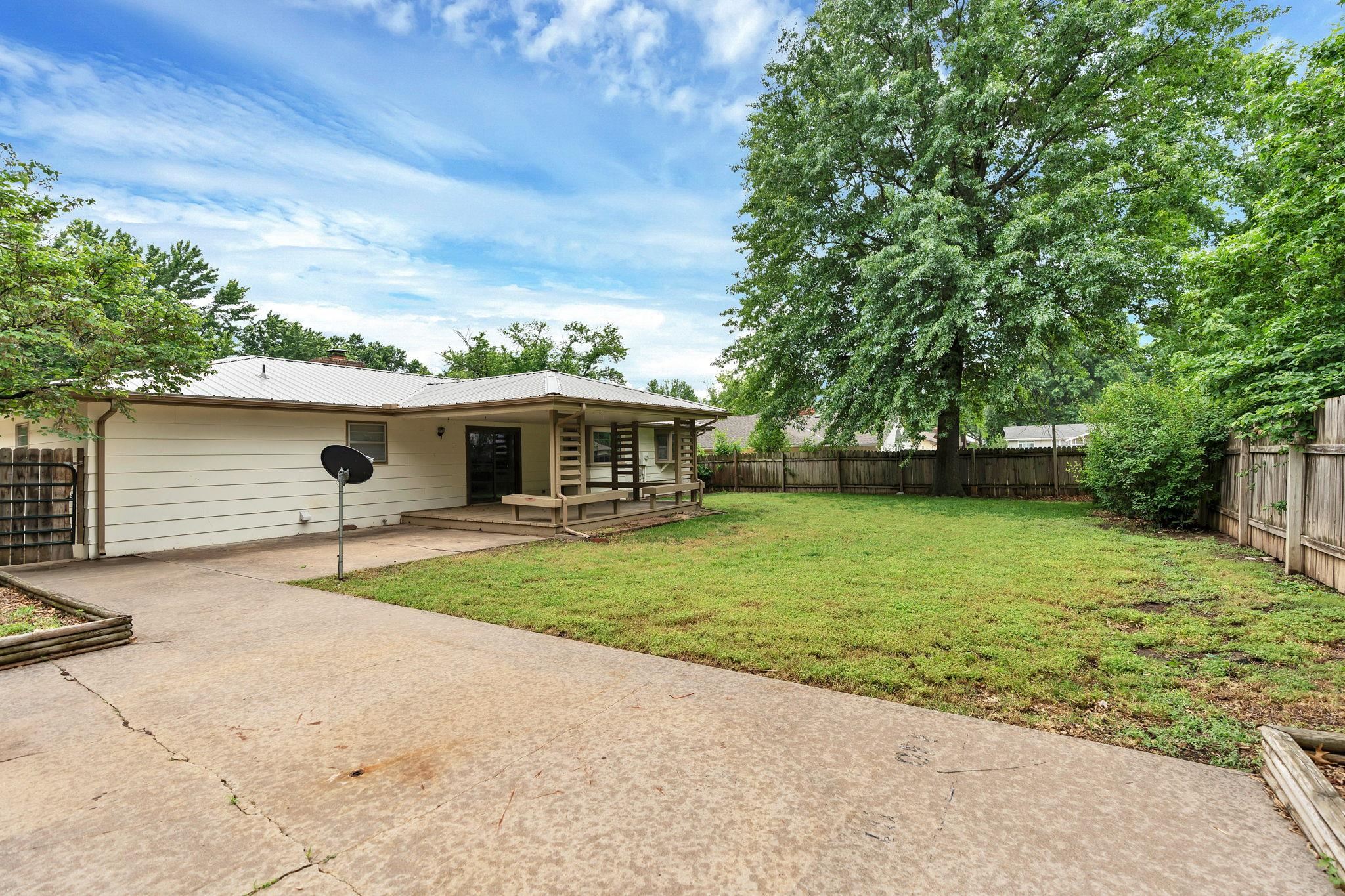 1306 N Brookfield Ln Property Photo 27