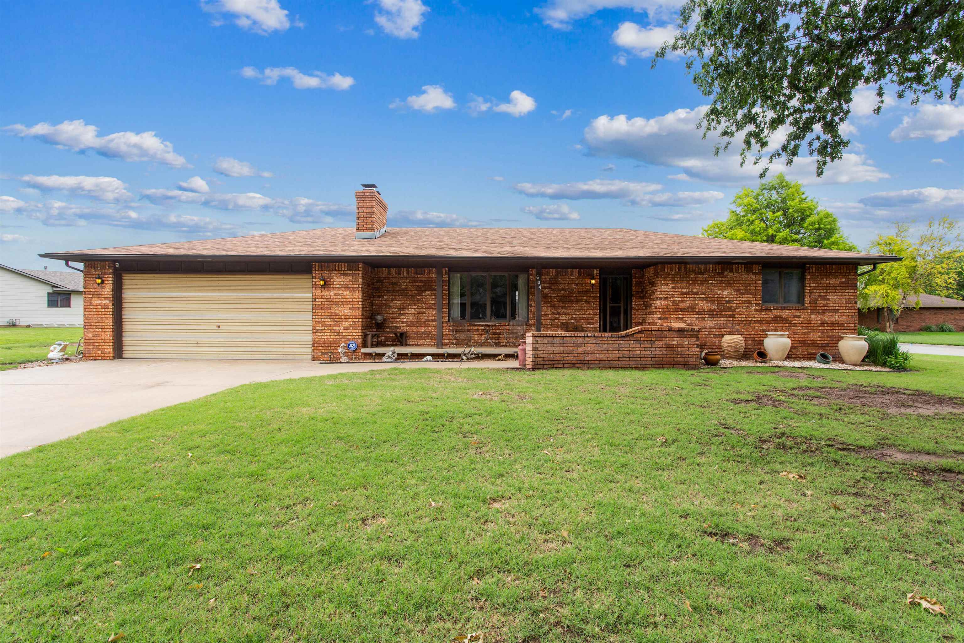 604 N Countryside St Property Photo 1