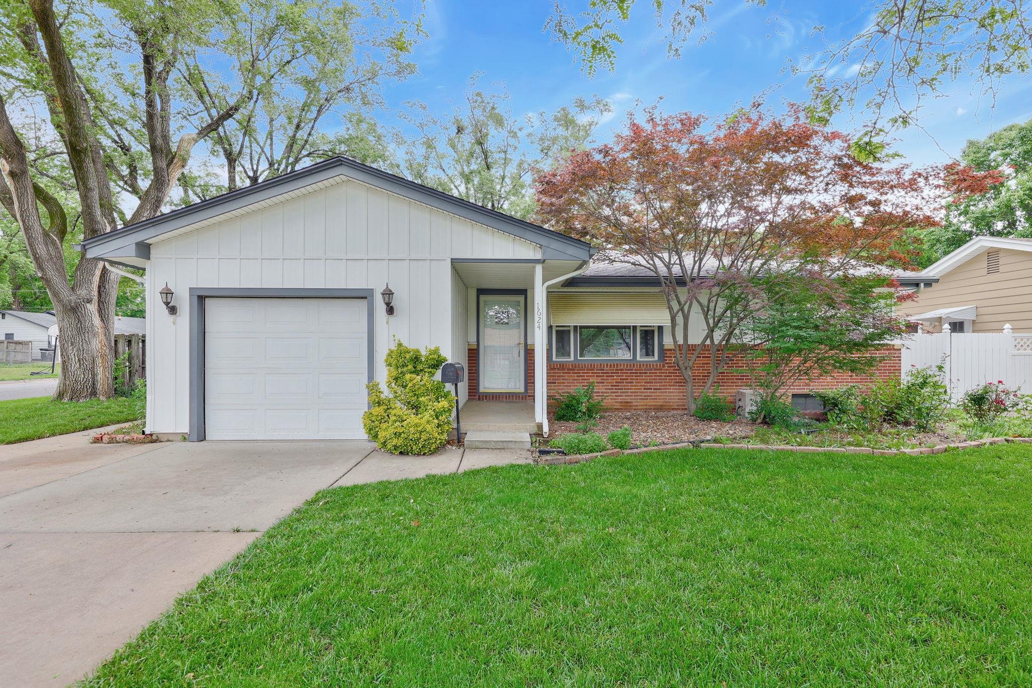 1624 Washington Ln Property Photo 1
