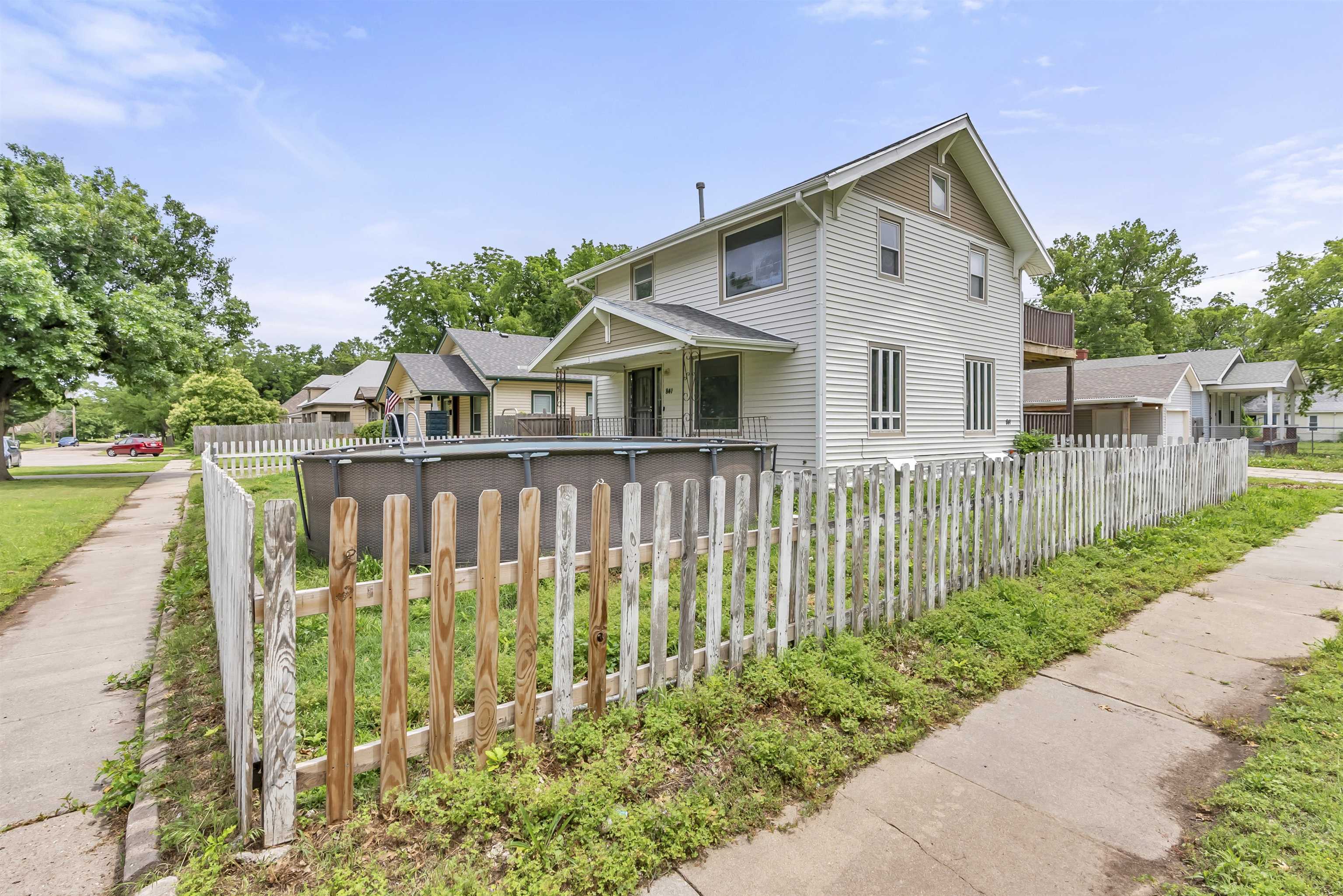 841 W Hendryx St Property Photo 1