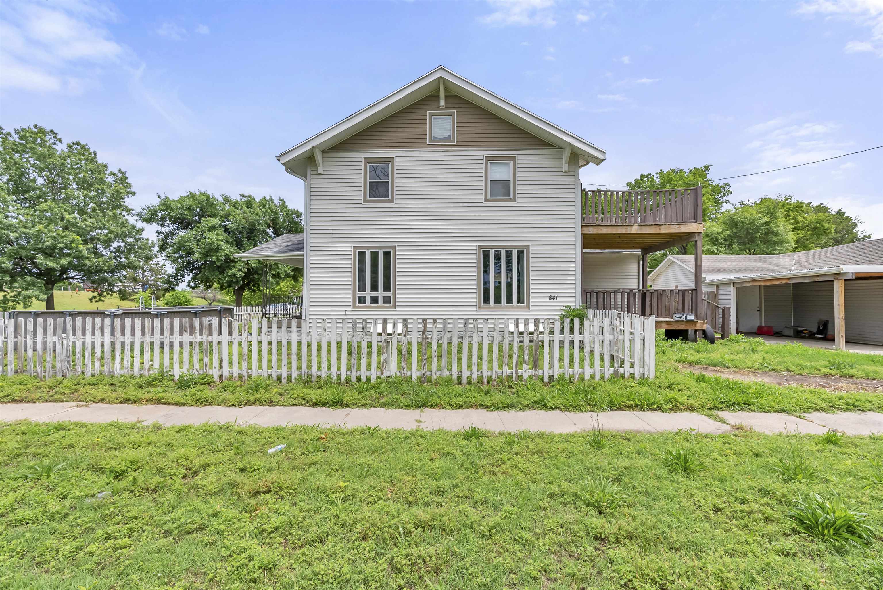 841 W Hendryx St Property Photo 2