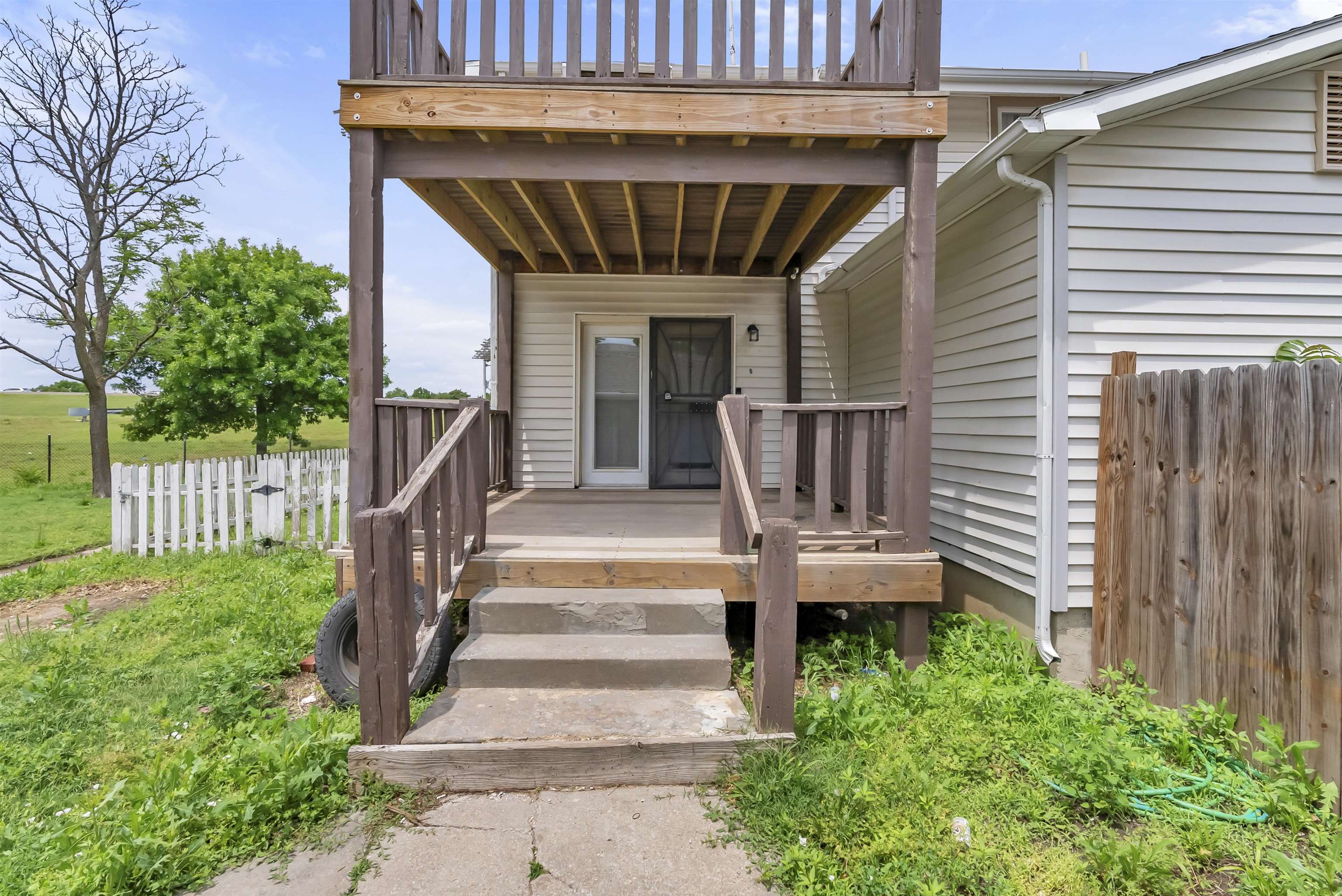 841 W Hendryx St Property Photo 5