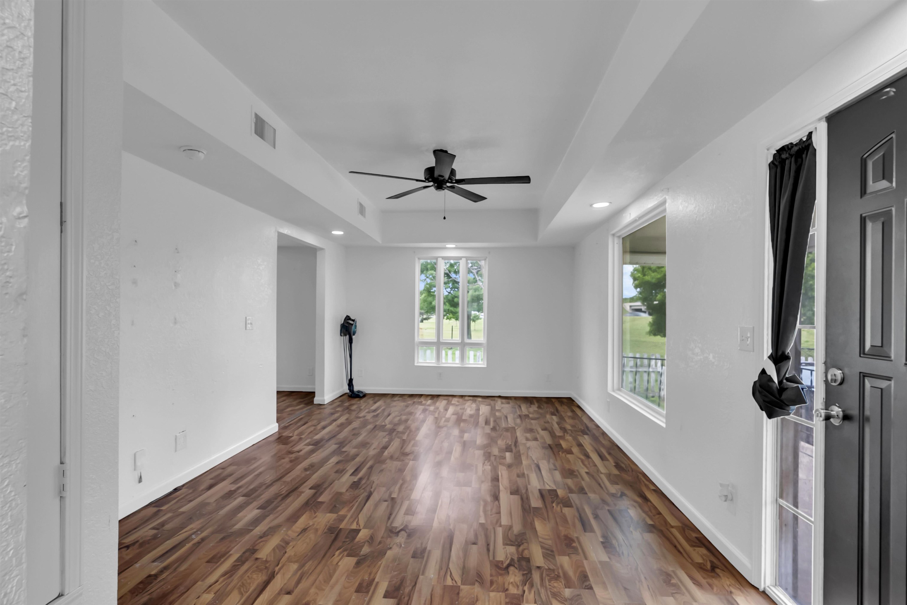 841 W Hendryx St Property Photo 7
